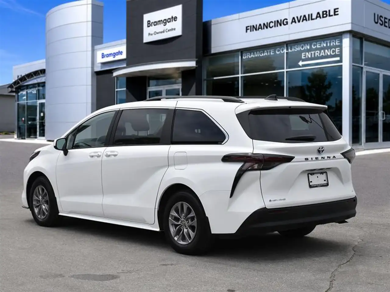 Toyota Sienna снимка Toyota Sienna