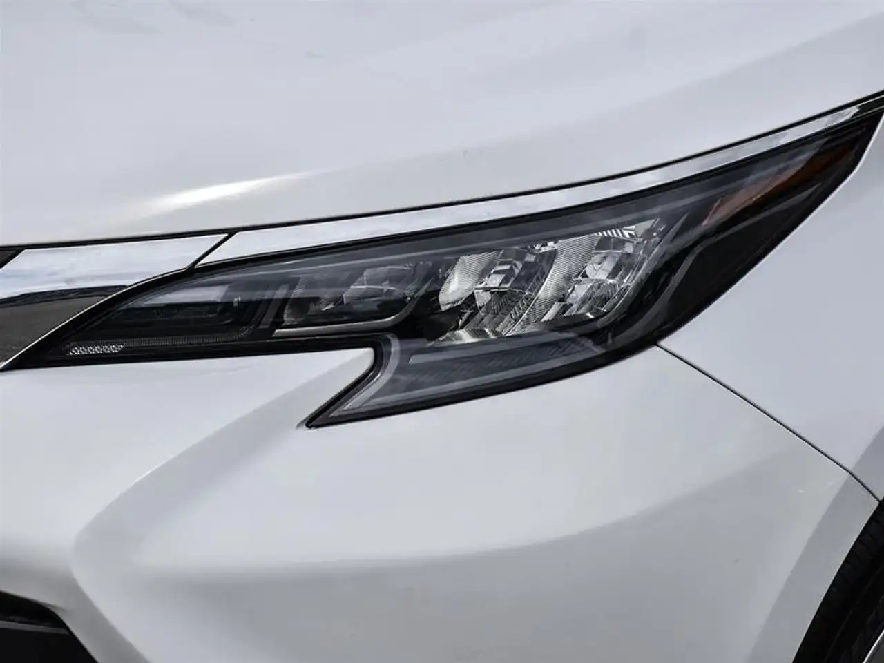 Toyota Sienna снимка Toyota Sienna
