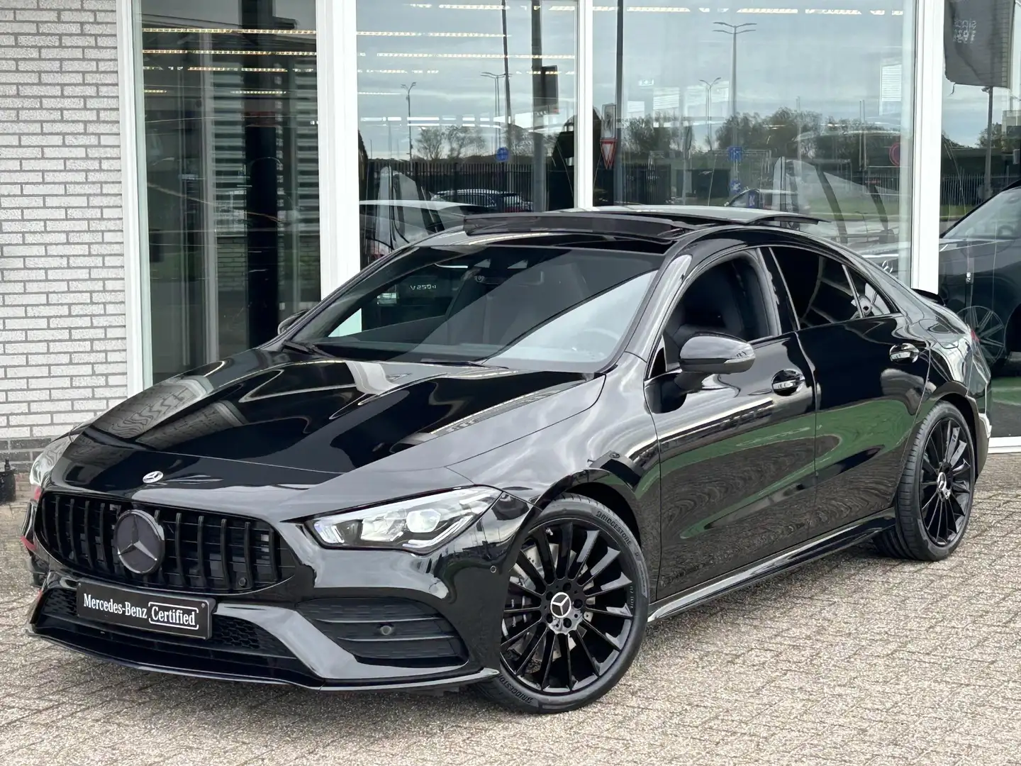 Mercedes-Benz CLA 250 AMG | Panoramadak | 45S Look Zwart - 2