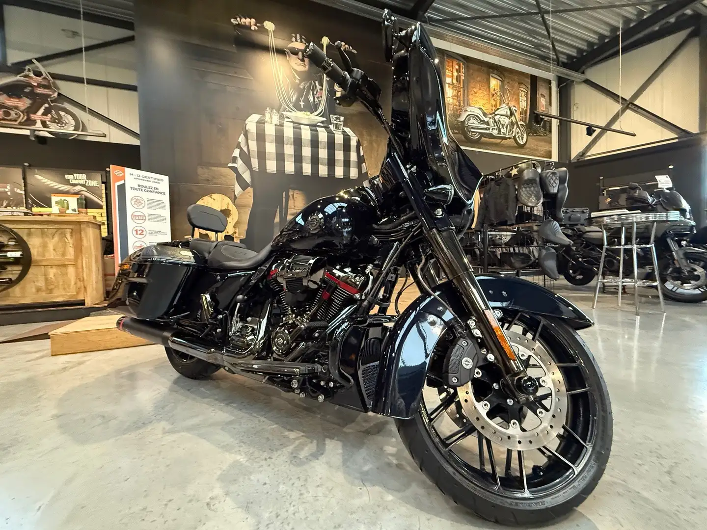 Harley-Davidson Street Glide CVO Blau - 1