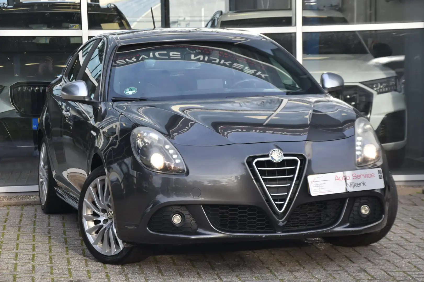 Alfa Romeo Giulietta 1.4 T Distinctive Airco Leder Pdc Nav. Lm-Velgen Grau - 1