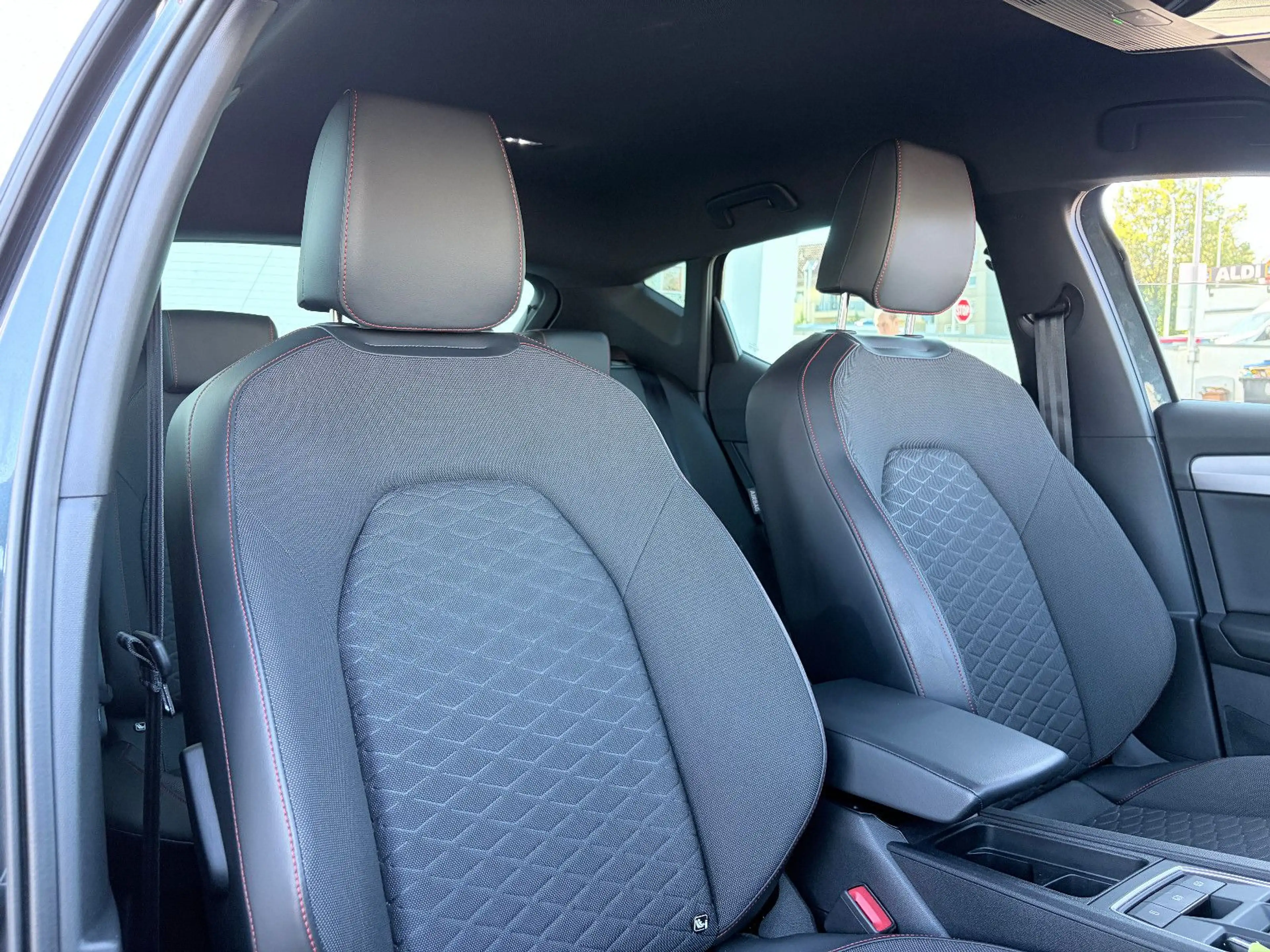 SEAT Leon 1.5 DSG eTSI FR NAVI/VIRTUAL/LED/ACC/SITZH. — photo 11