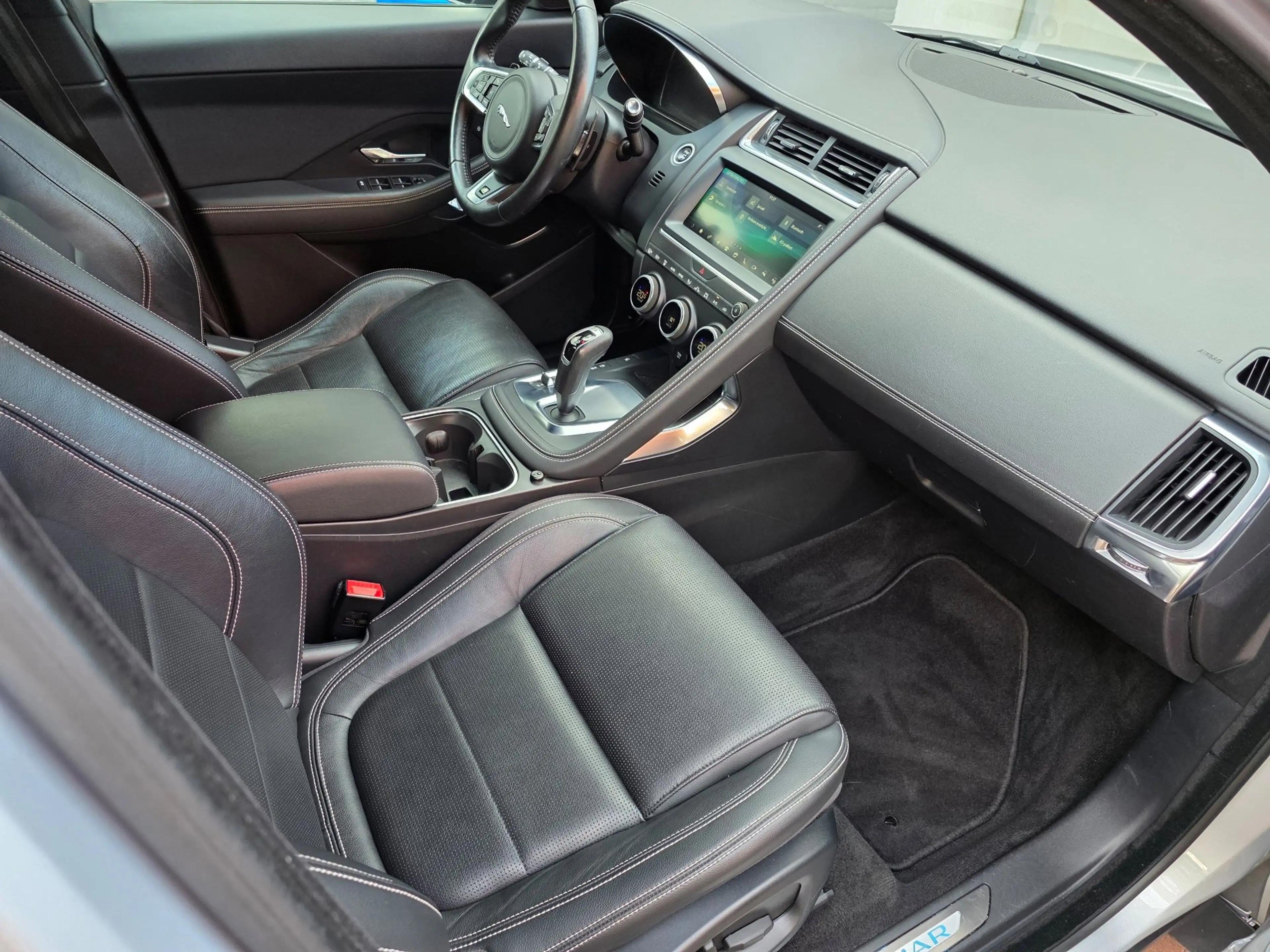 Jaguar E-Pace 2.0 P250 AWD R-Dynamic S Automaat BJ.2018 / Navi / — photo 14
