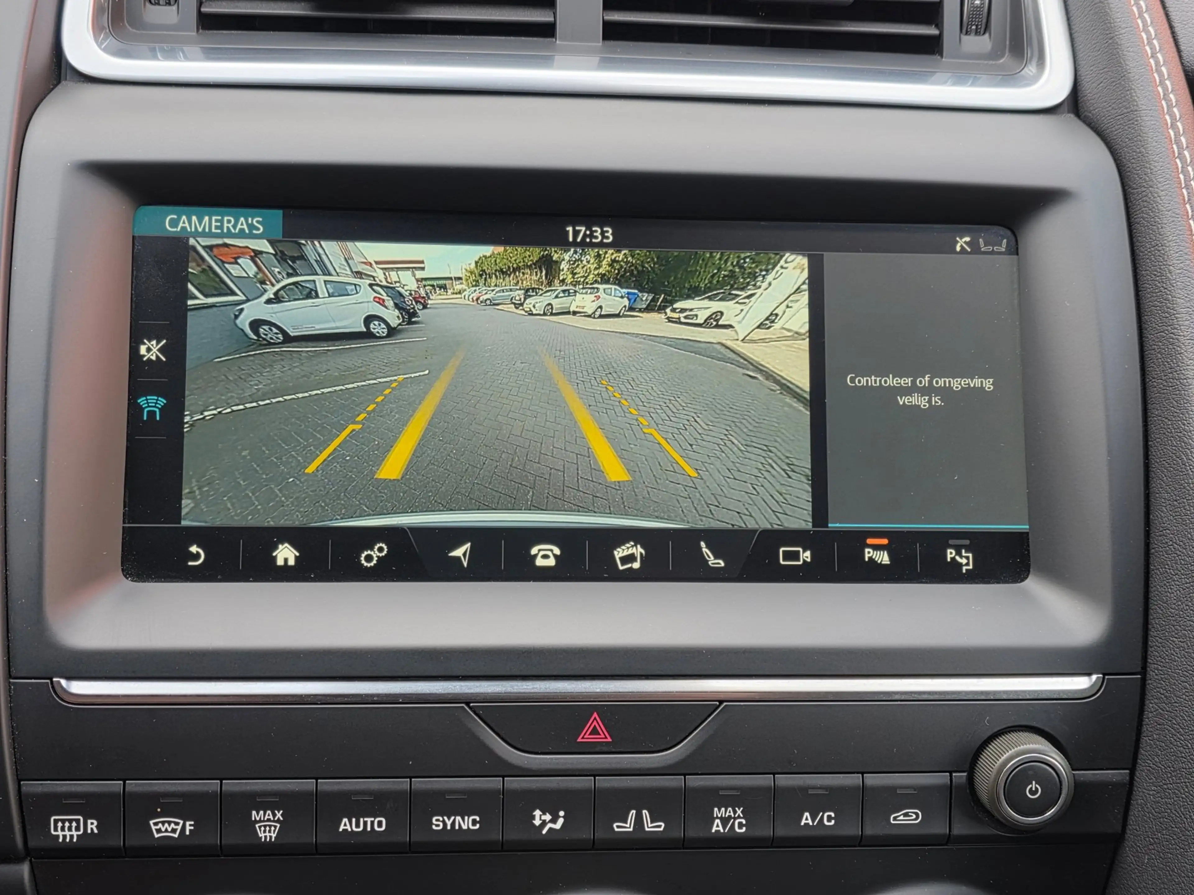 Jaguar E-Pace 2.0 P250 AWD R-Dynamic S Automaat BJ.2018 / Navi / — photo 22