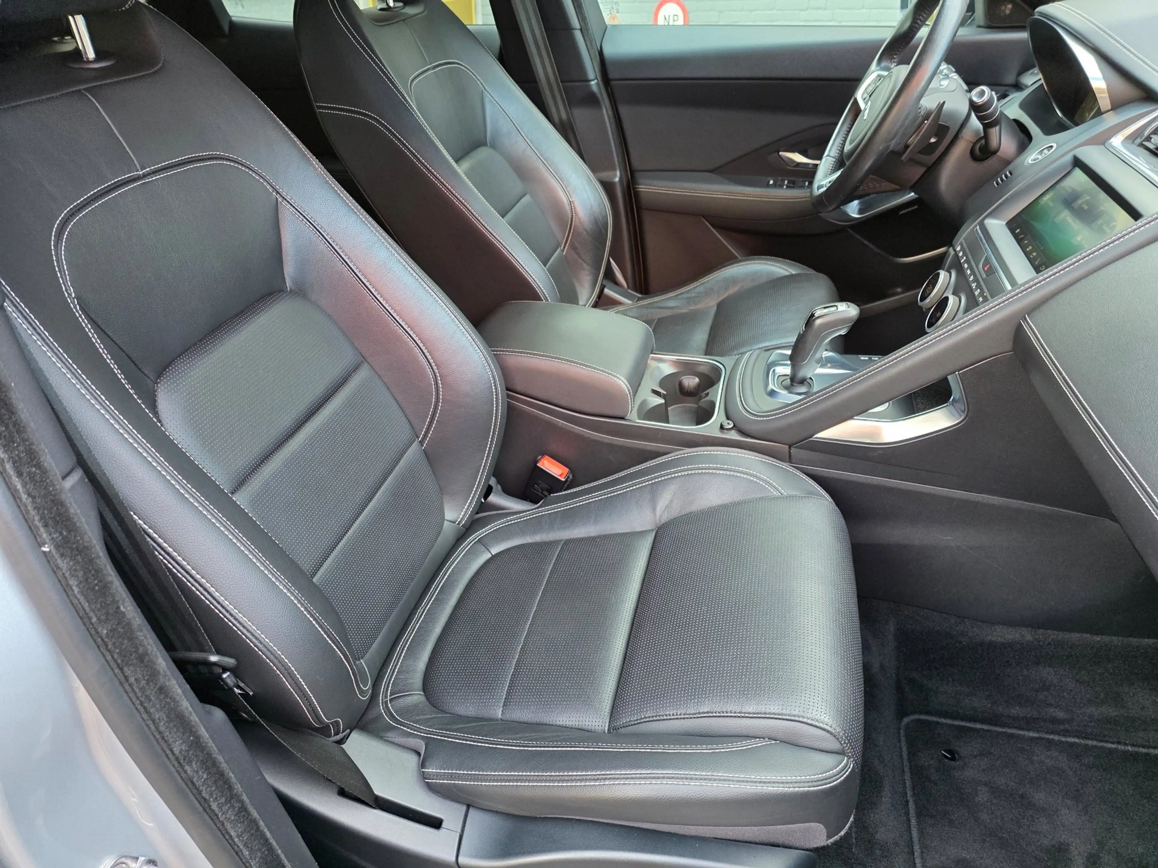 Jaguar E-Pace 2.0 P250 AWD R-Dynamic S Automaat BJ.2018 / Navi / — photo 13