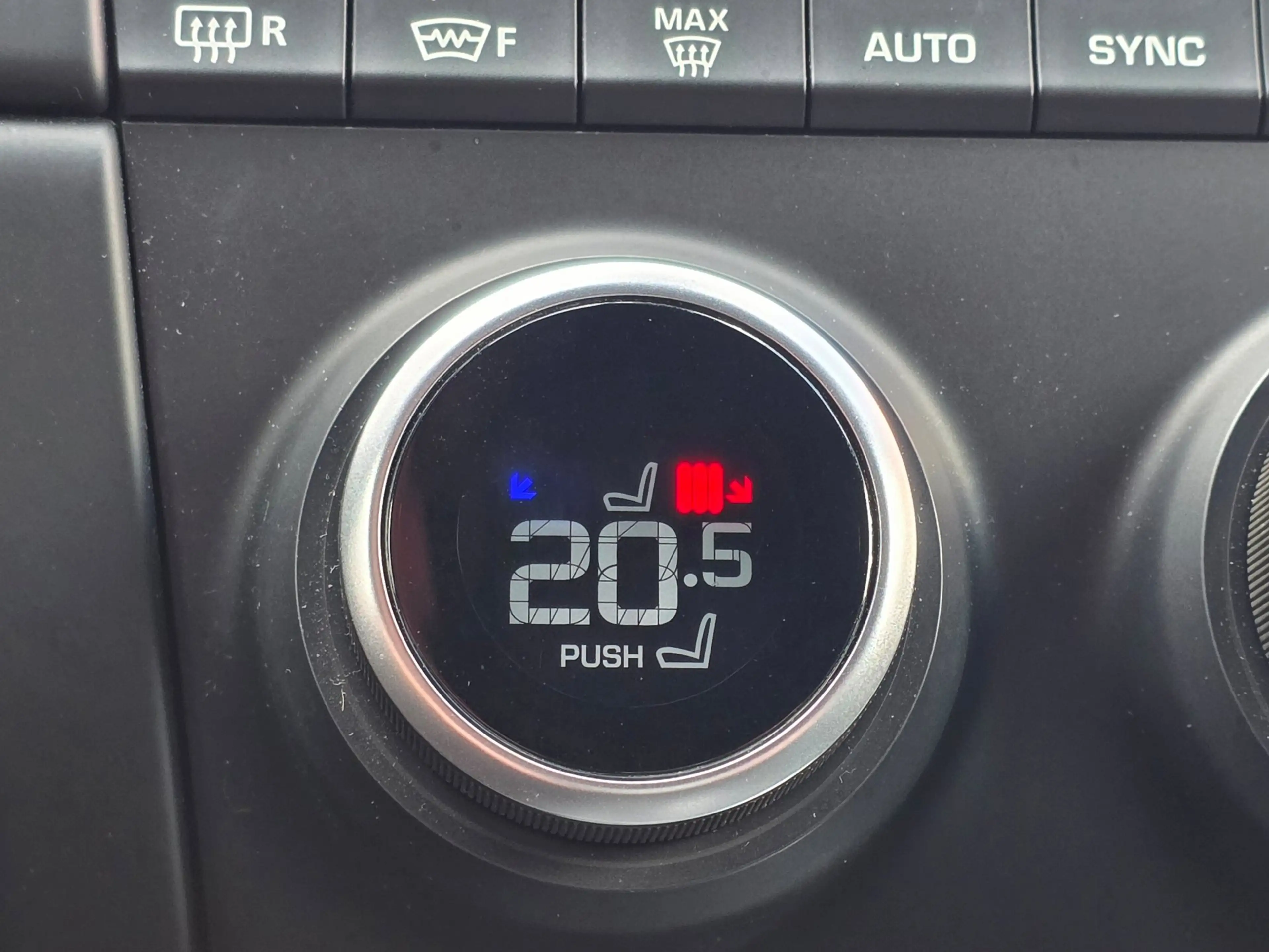 Jaguar E-Pace 2.0 P250 AWD R-Dynamic S Automaat BJ.2018 / Navi / — photo 24