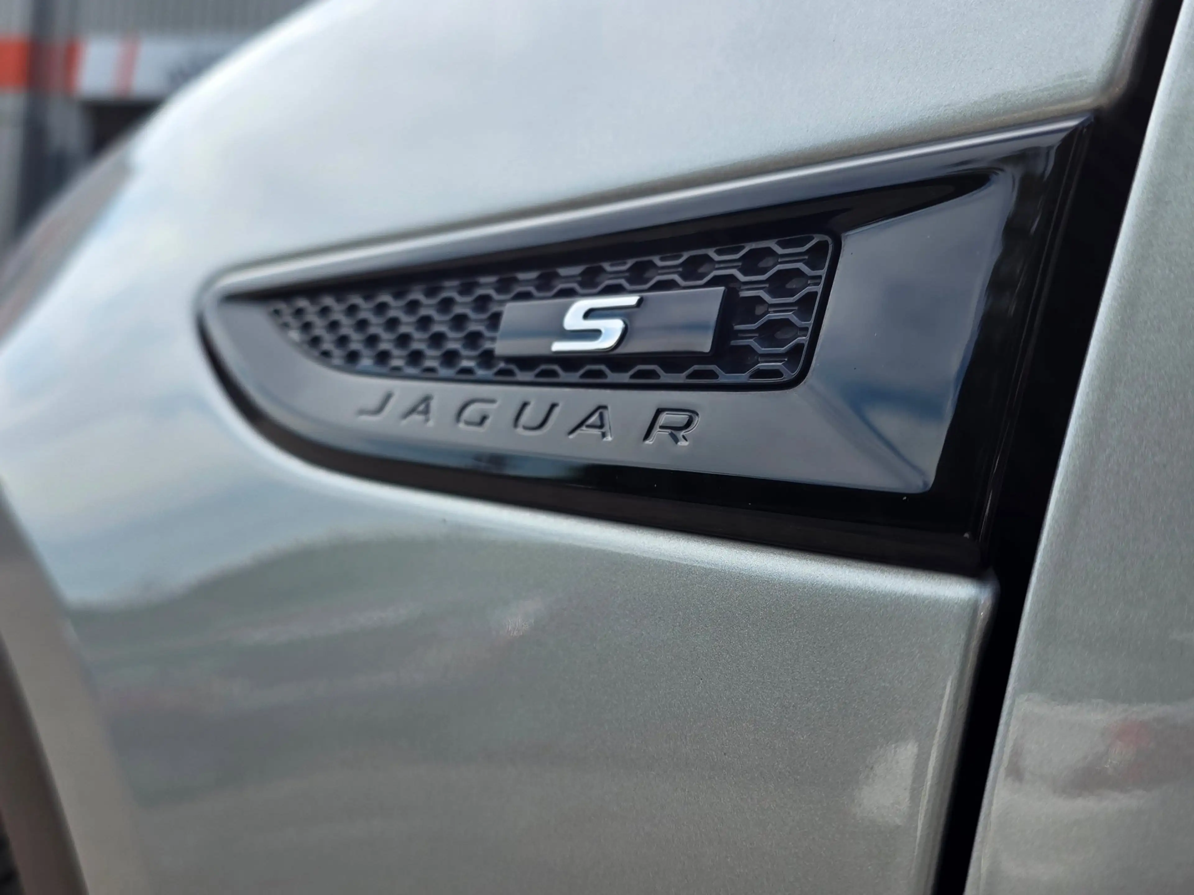 Jaguar E-Pace 2.0 P250 AWD R-Dynamic S Automaat BJ.2018 / Navi / — photo 26