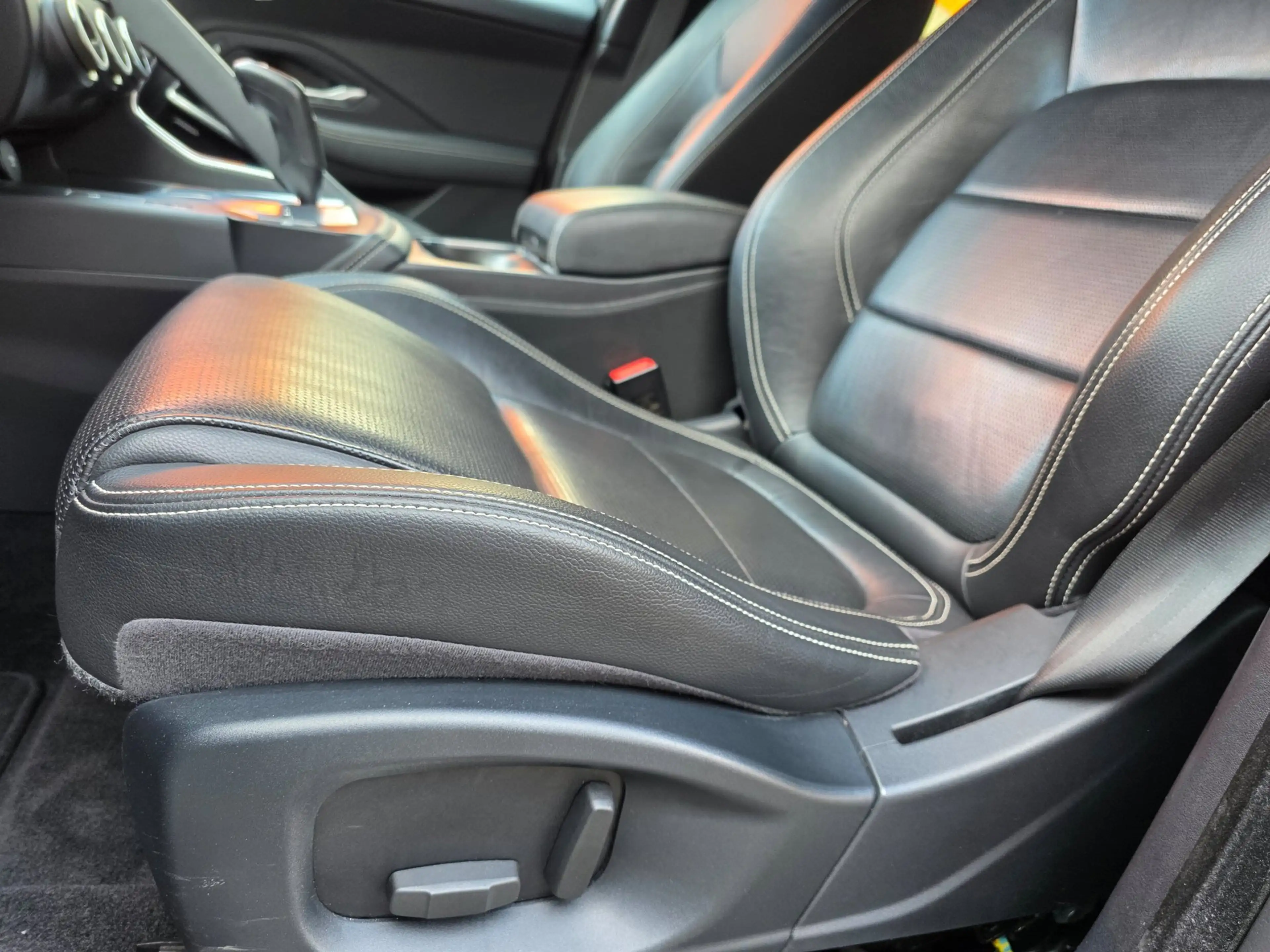 Jaguar E-Pace 2.0 P250 AWD R-Dynamic S Automaat BJ.2018 / Navi / — photo 31
