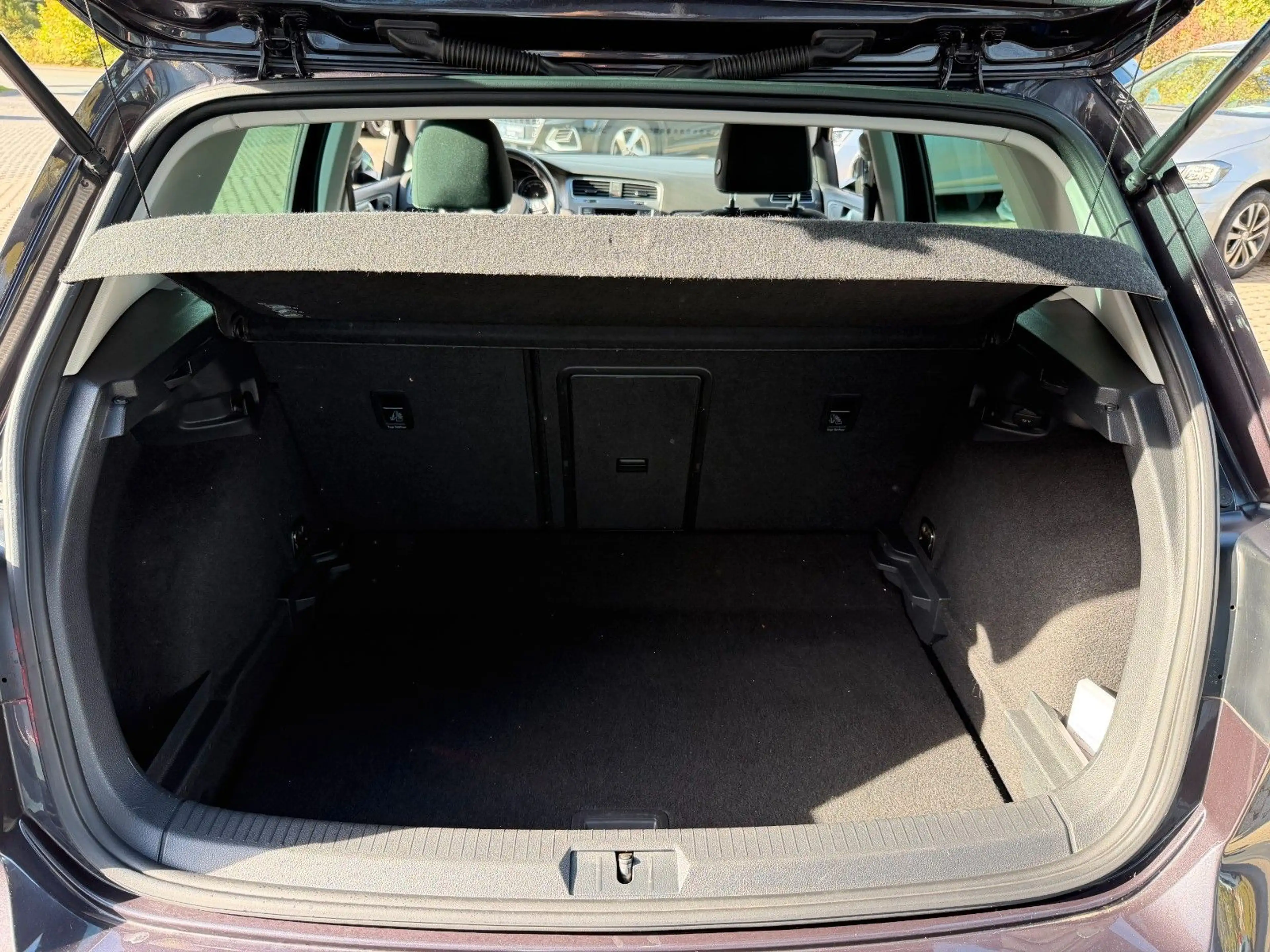 Volkswagen Golf VII Lim. Lounge BMT Bi-Xenon+Navi — photo 4