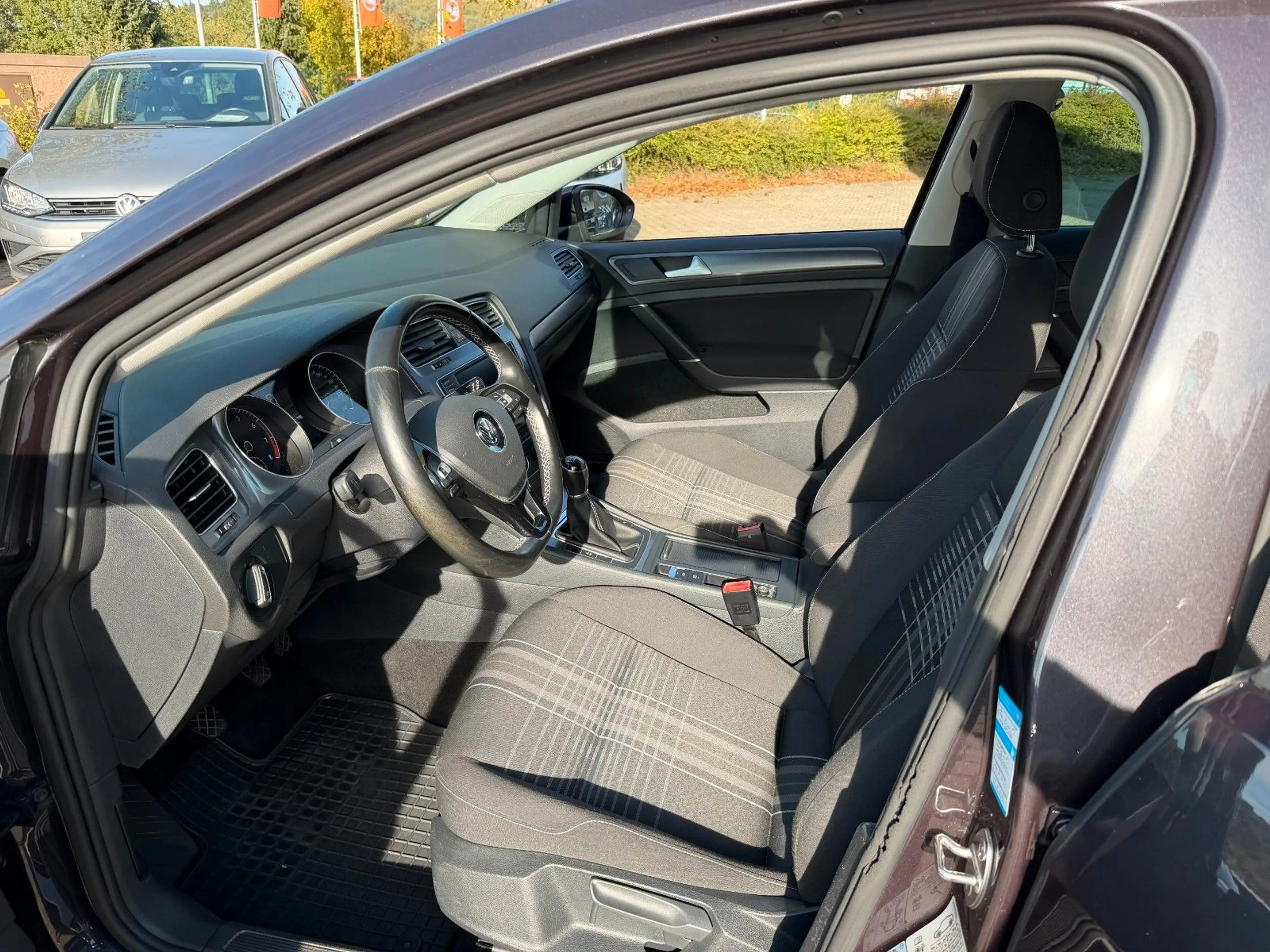 Volkswagen Golf VII Lim. Lounge BMT Bi-Xenon+Navi — photo 10