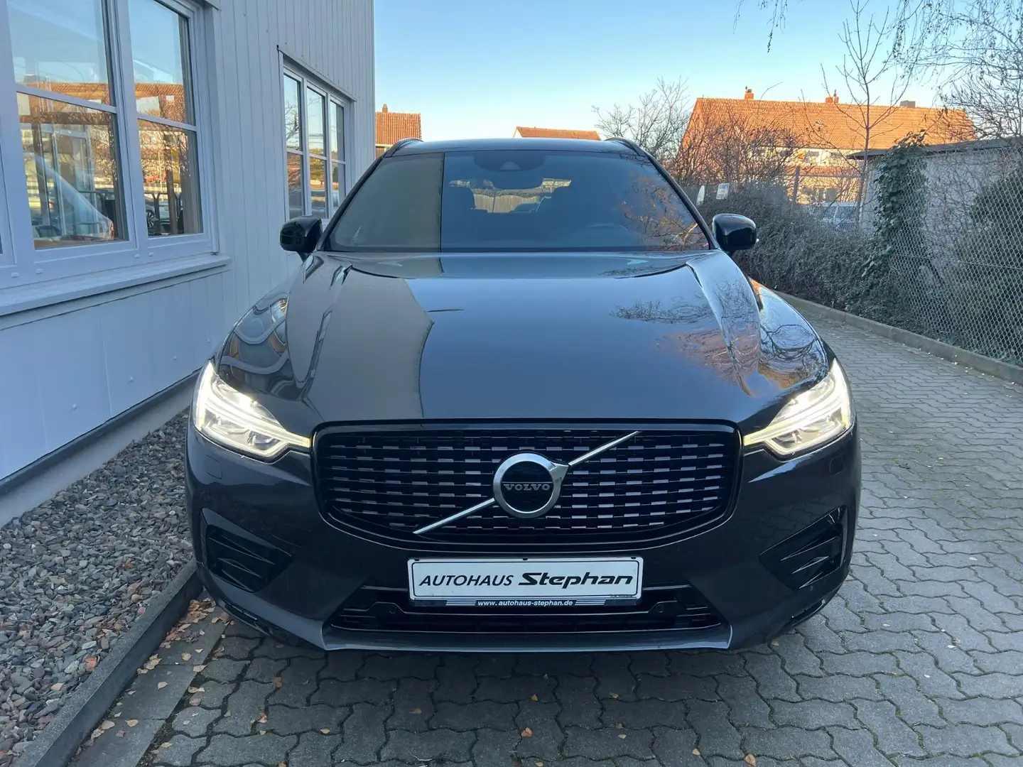 Volvo XC60 B4 Diesel Autom. AWD R-Design GARANTIE Gris - 2