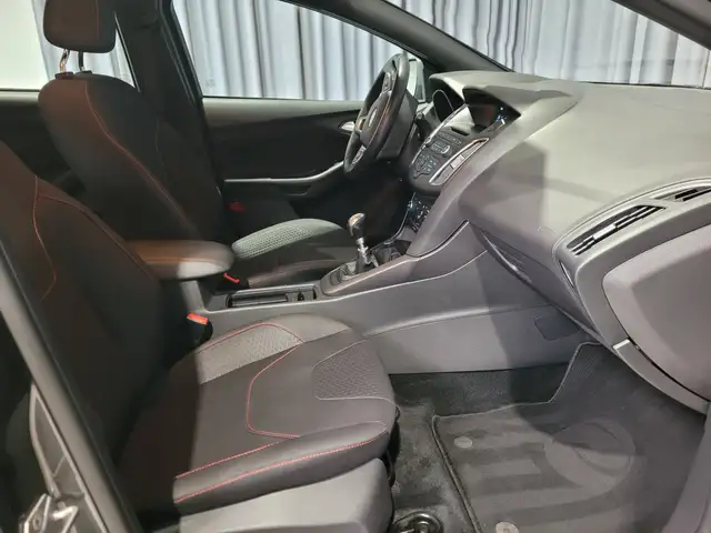 Ford Focus view 10