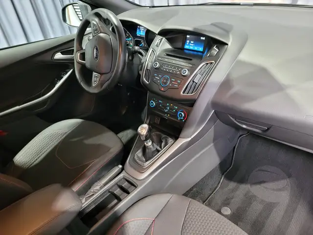 Ford Focus view 11