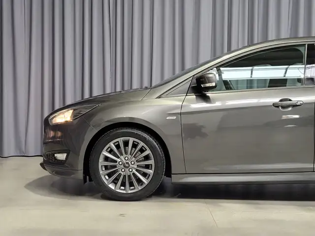Ford Focus view 6