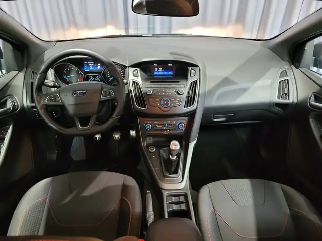 Ford Focus view 12