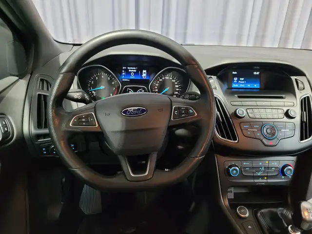 Ford Focus view 15