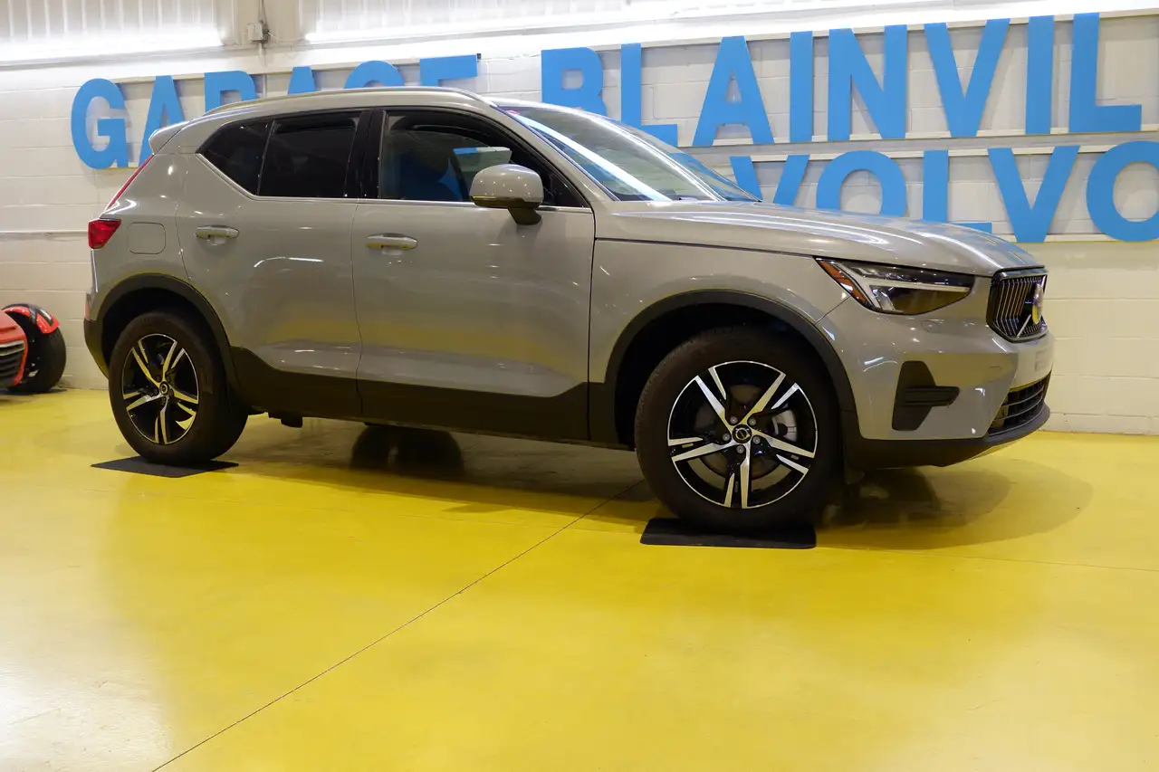 2025 Volvo XC40