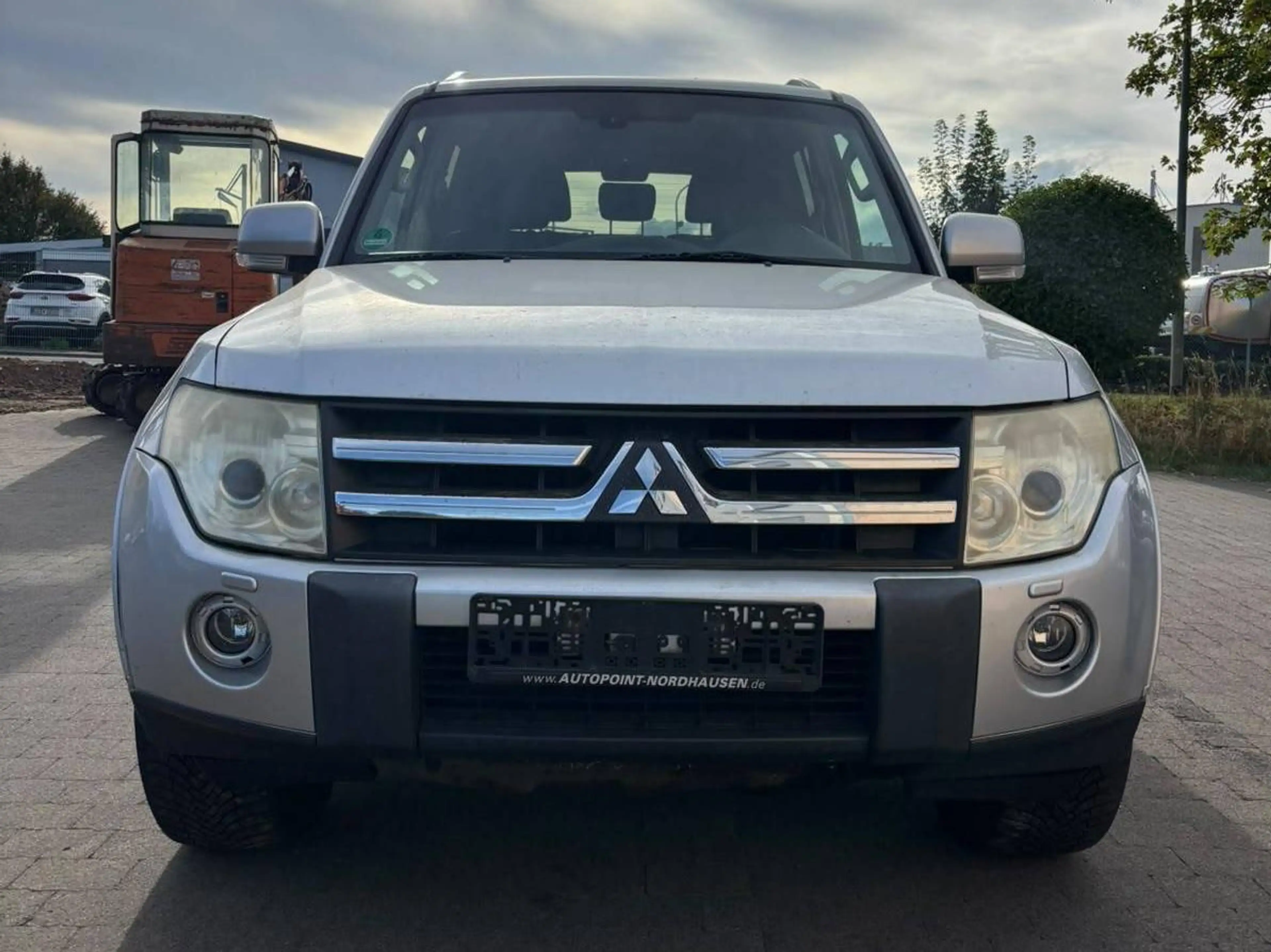 Mitsubishi Pajero 3.2 DI-D Edition 100 *7-Sitzer*ALLRAD*SCHIEBEDACH*AHK*ALU*ELEKTRISCHE-SITZE* — photo 2