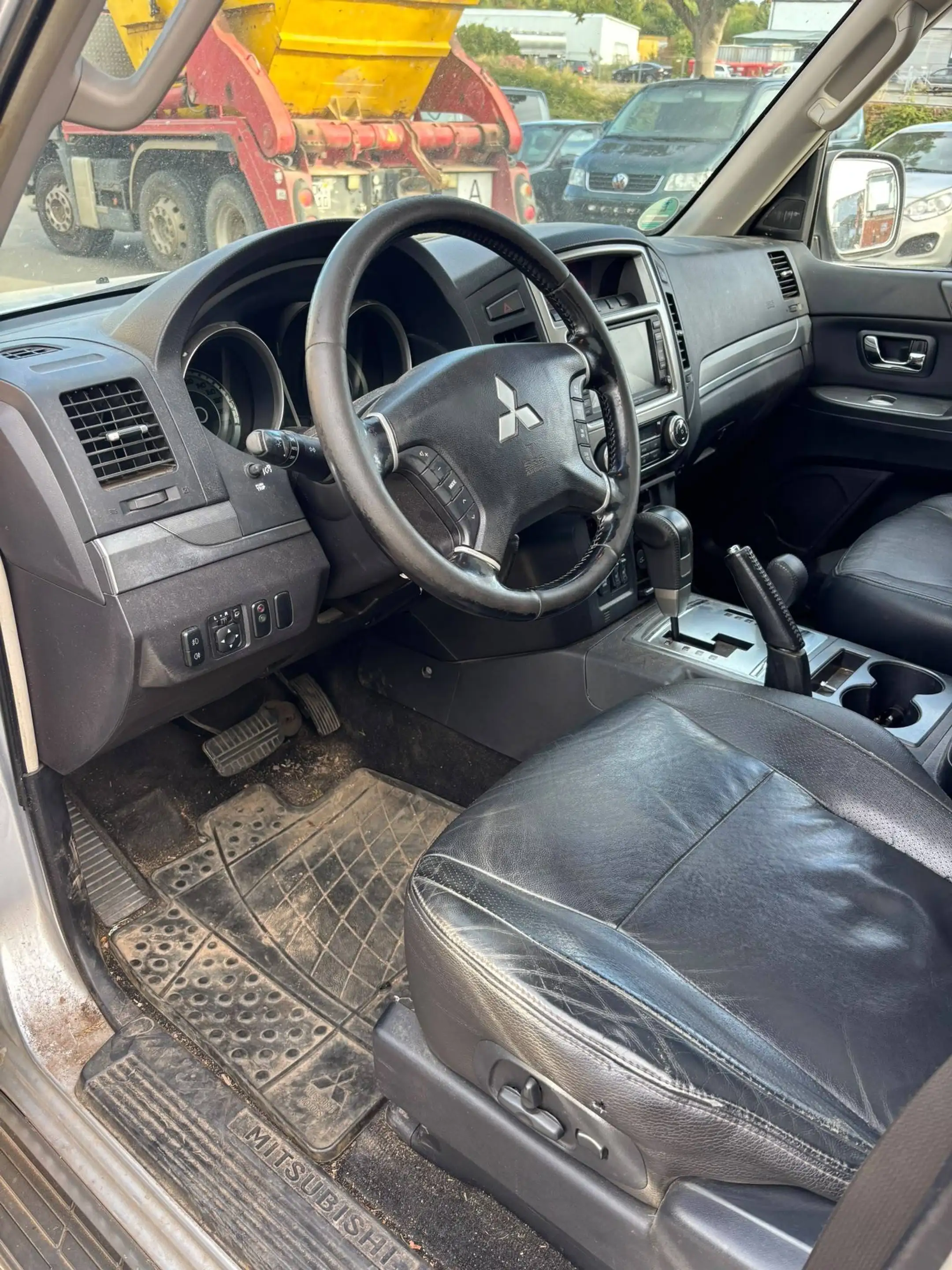 Mitsubishi Pajero 3.2 DI-D Edition 100 *7-Sitzer*ALLRAD*SCHIEBEDACH*AHK*ALU*ELEKTRISCHE-SITZE* — photo 12