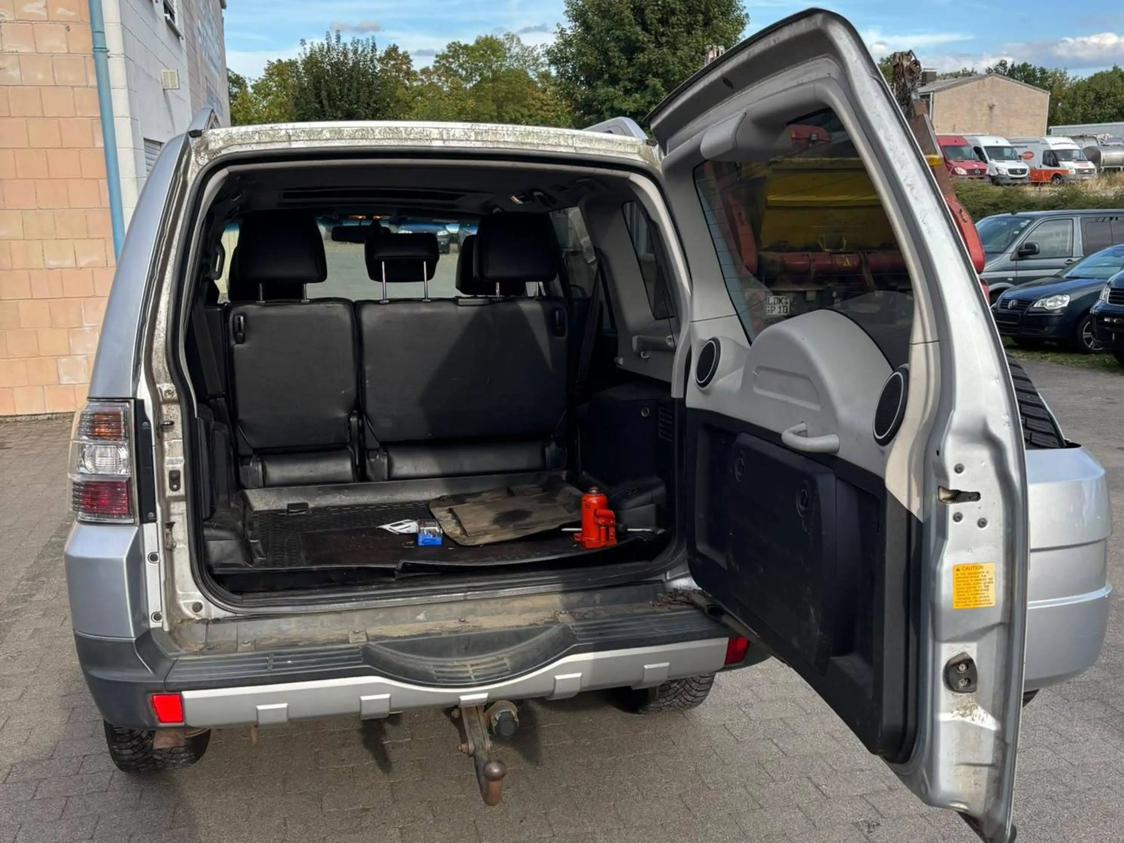 Mitsubishi Pajero 3.2 DI-D Edition 100 *7-Sitzer*ALLRAD*SCHIEBEDACH*AHK*ALU*ELEKTRISCHE-SITZE* — photo 9