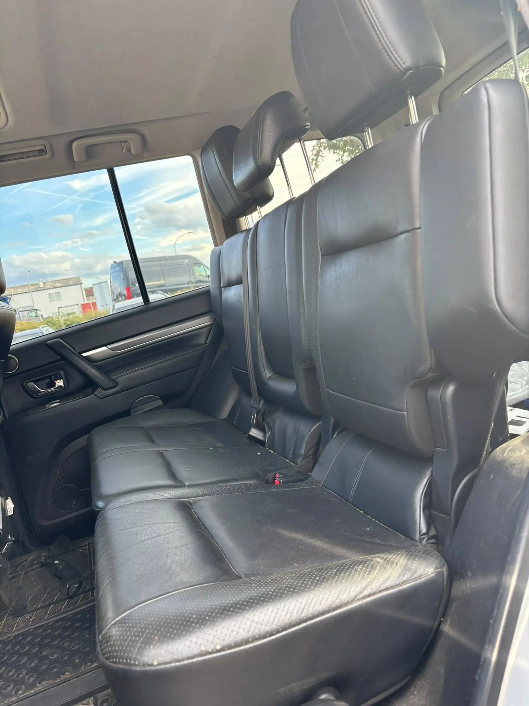 Mitsubishi Pajero 3.2 DI-D Edition 100 *7-Sitzer*ALLRAD*SCHIEBEDACH*AHK*ALU*ELEKTRISCHE-SITZE* — photo 15