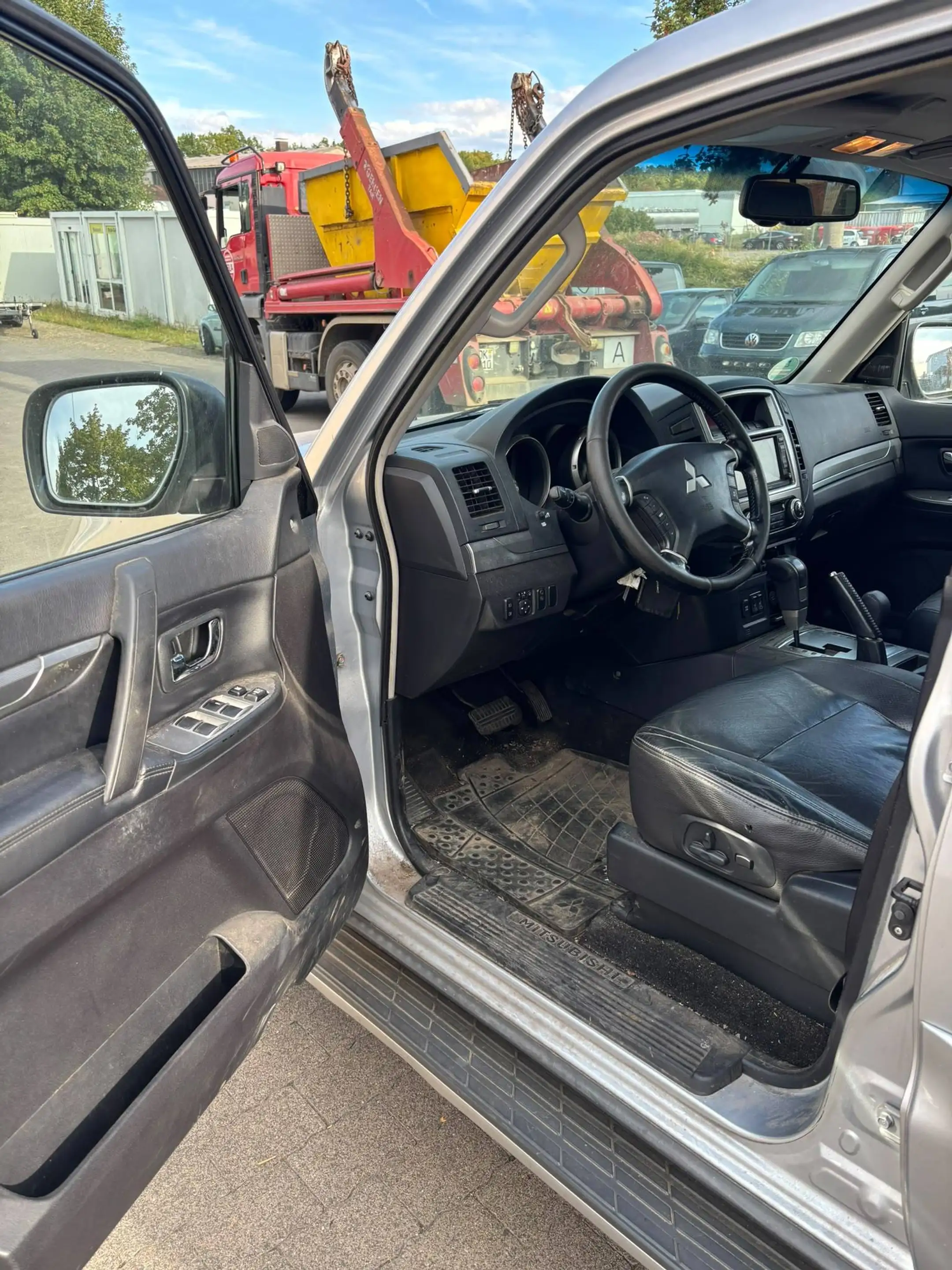 Mitsubishi Pajero 3.2 DI-D Edition 100 *7-Sitzer*ALLRAD*SCHIEBEDACH*AHK*ALU*ELEKTRISCHE-SITZE* — photo 11