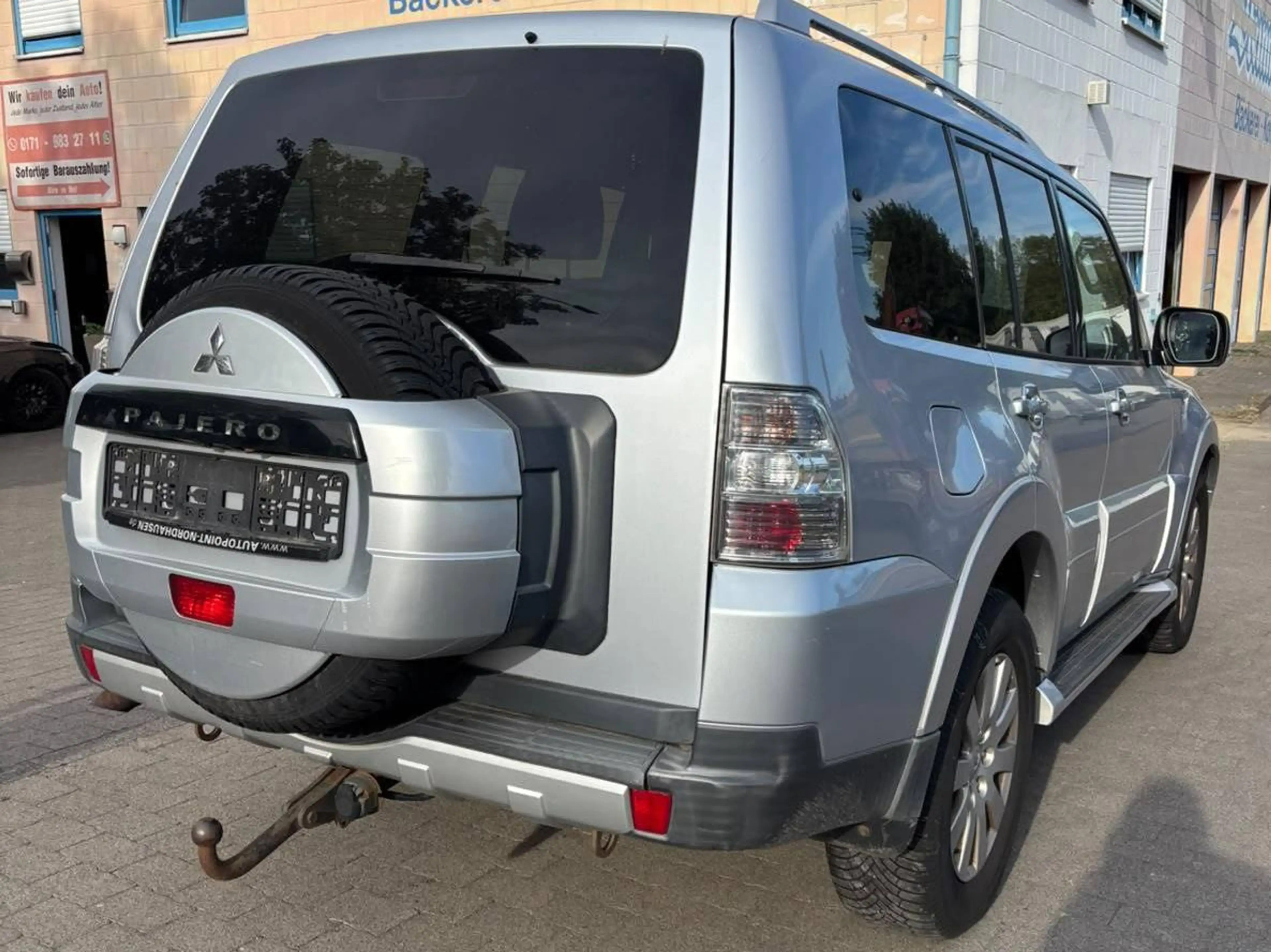 Mitsubishi Pajero 3.2 DI-D Edition 100 *7-Sitzer*ALLRAD*SCHIEBEDACH*AHK*ALU*ELEKTRISCHE-SITZE* — photo 8