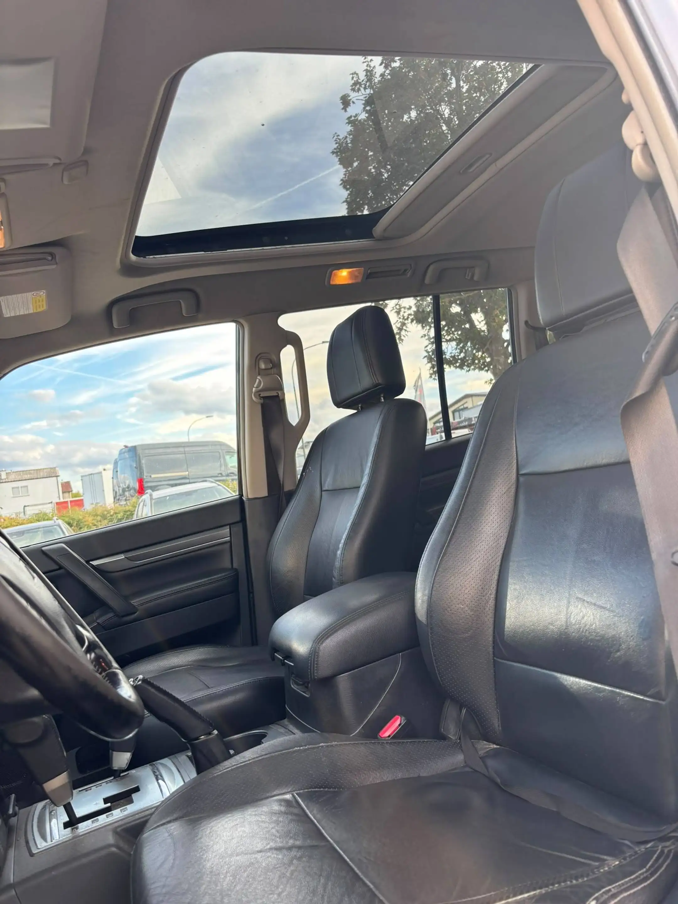 Mitsubishi Pajero 3.2 DI-D Edition 100 *7-Sitzer*ALLRAD*SCHIEBEDACH*AHK*ALU*ELEKTRISCHE-SITZE* — photo 14