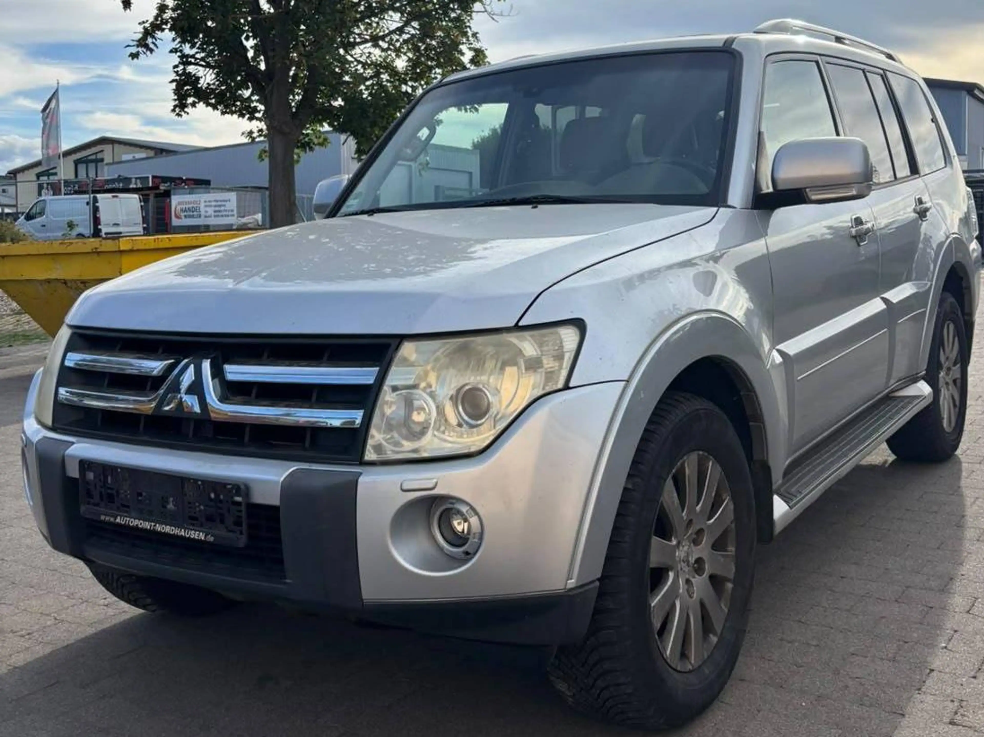 Mitsubishi Pajero 3.2 DI-D Edition 100 *7-Sitzer*ALLRAD*SCHIEBEDACH*AHK*ALU*ELEKTRISCHE-SITZE* — photo 3
