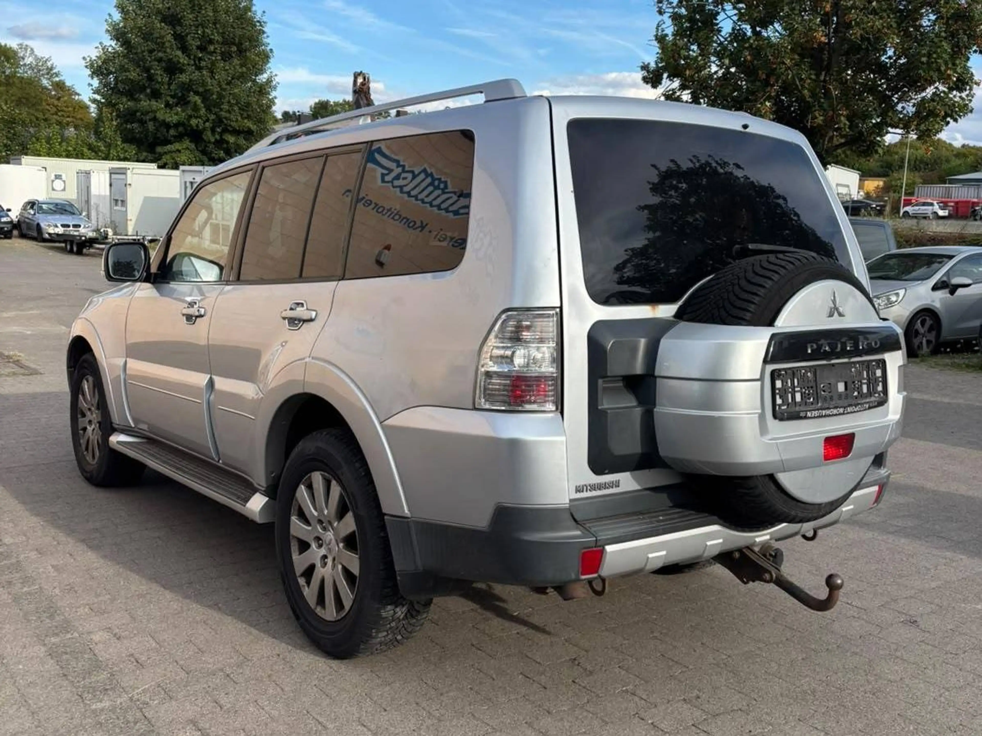 Mitsubishi Pajero 3.2 DI-D Edition 100 *7-Sitzer*ALLRAD*SCHIEBEDACH*AHK*ALU*ELEKTRISCHE-SITZE* — photo 6
