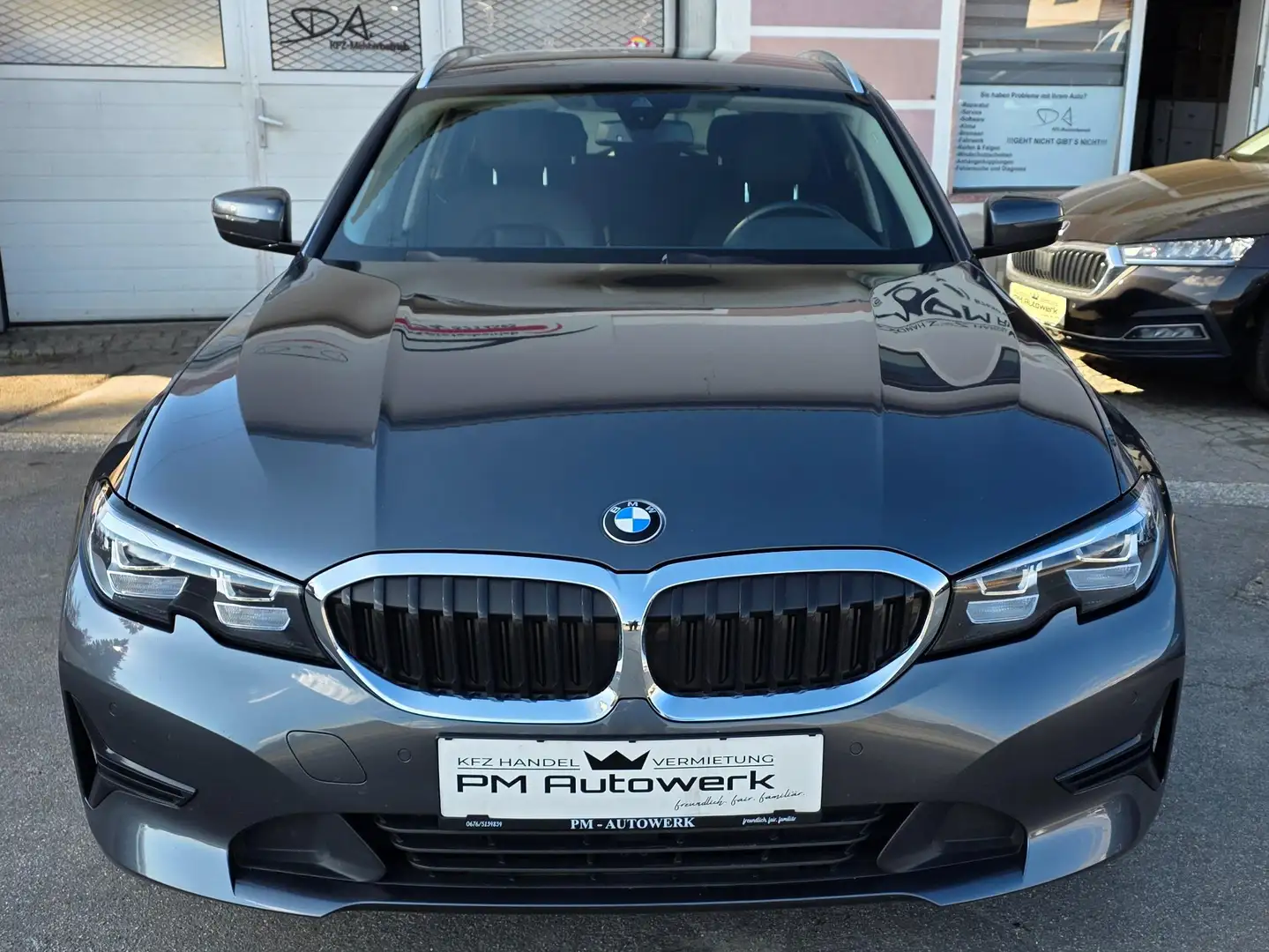 BMW 330 Advantage PHEV Touring Aut. *Erstbesitz*AHK*Leder* Grau - 2