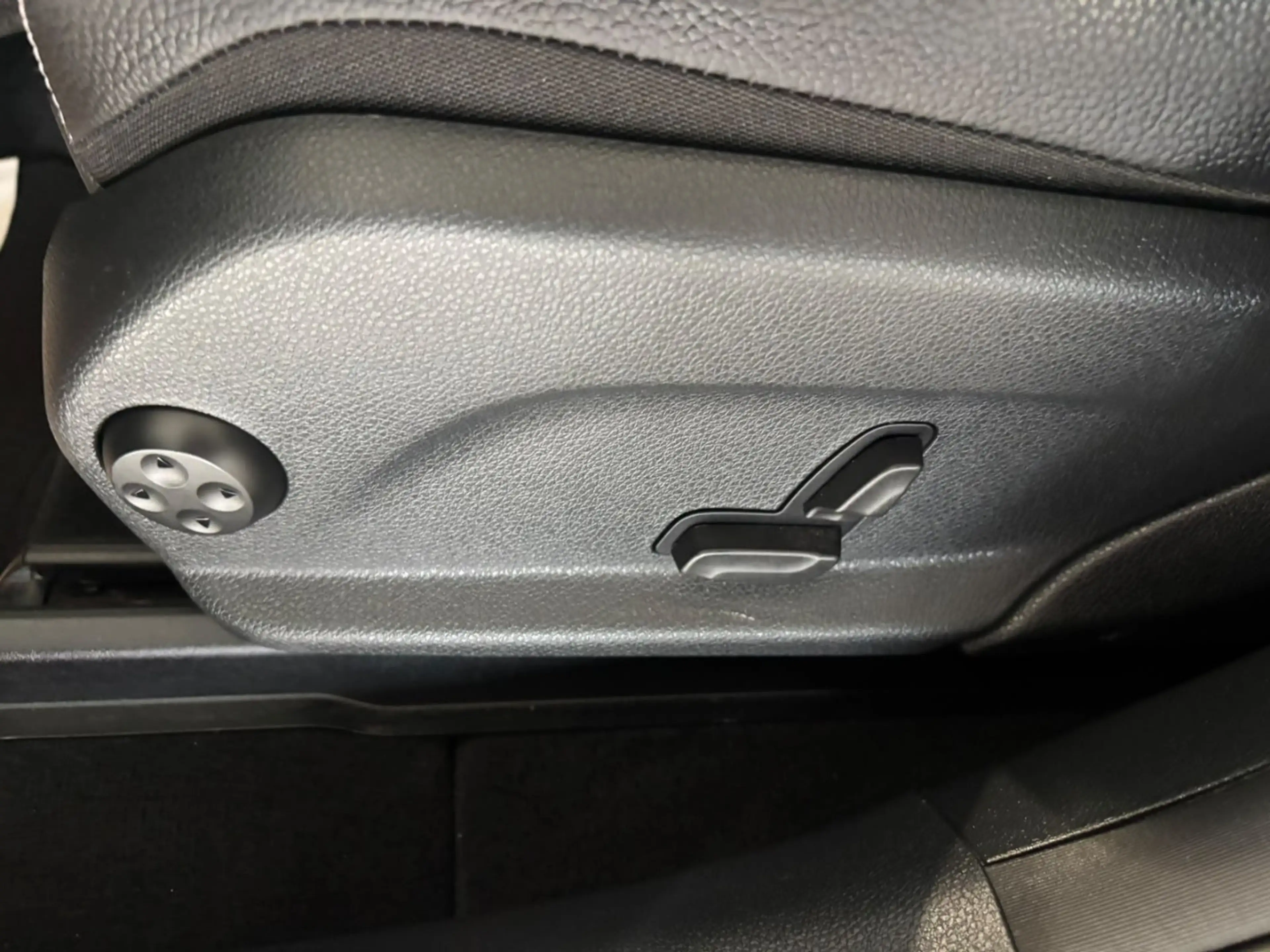 Mercedes-Benz GLC 220 d 4Matic AMG Line*AHK* — photo 16