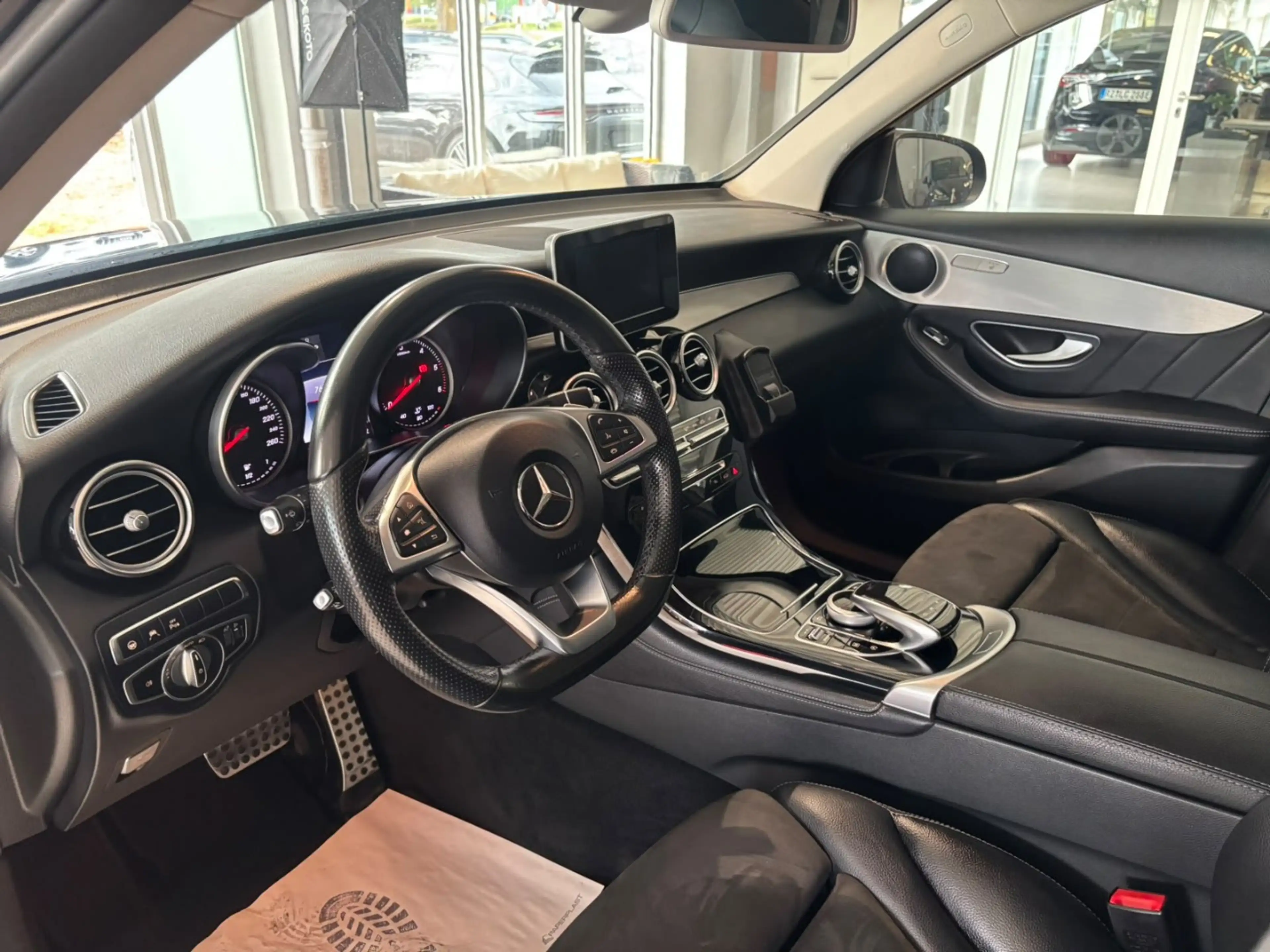 Mercedes-Benz GLC 220 d 4Matic AMG Line*AHK* — photo 17