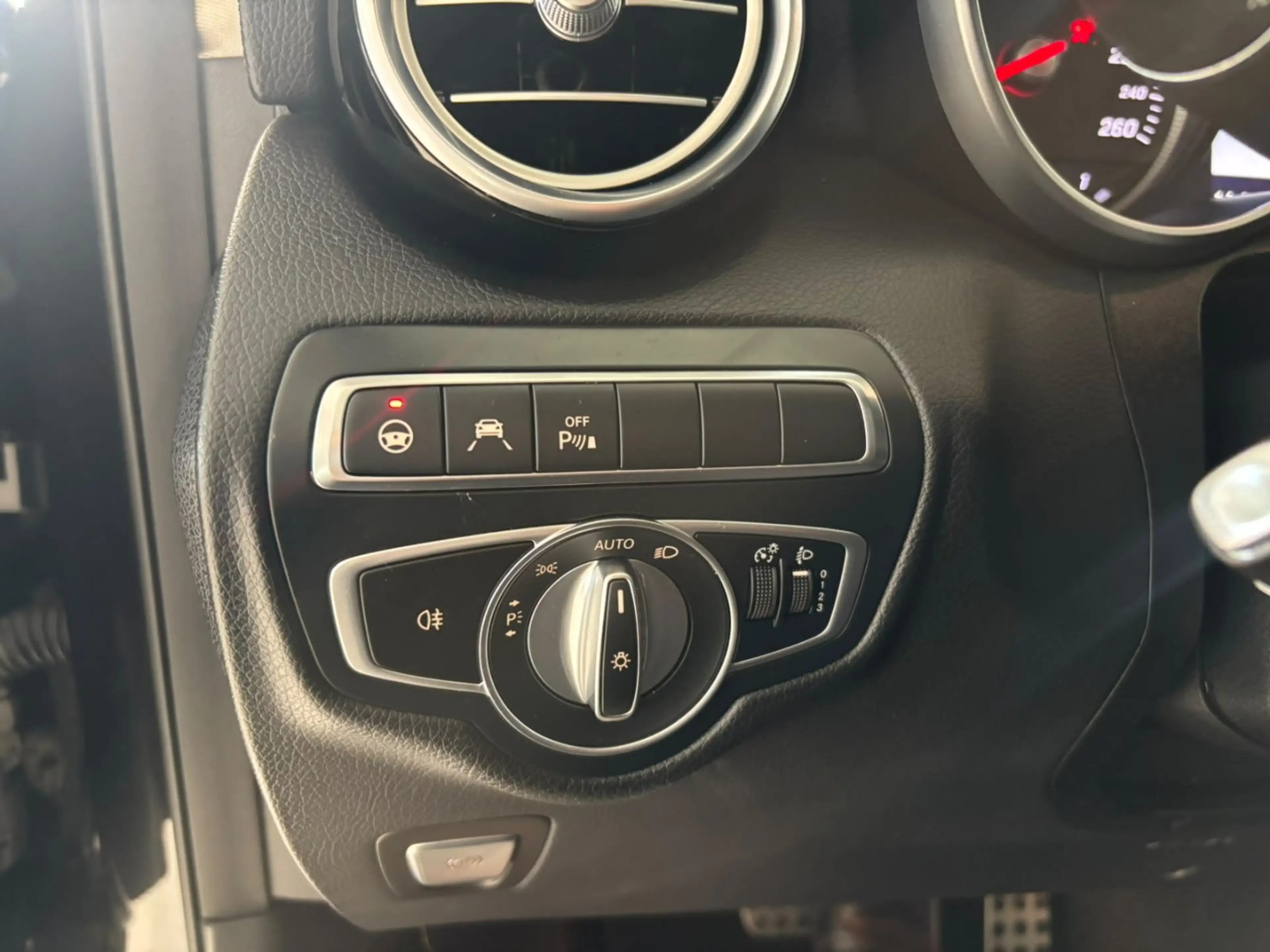 Mercedes-Benz GLC 220 d 4Matic AMG Line*AHK* — photo 30