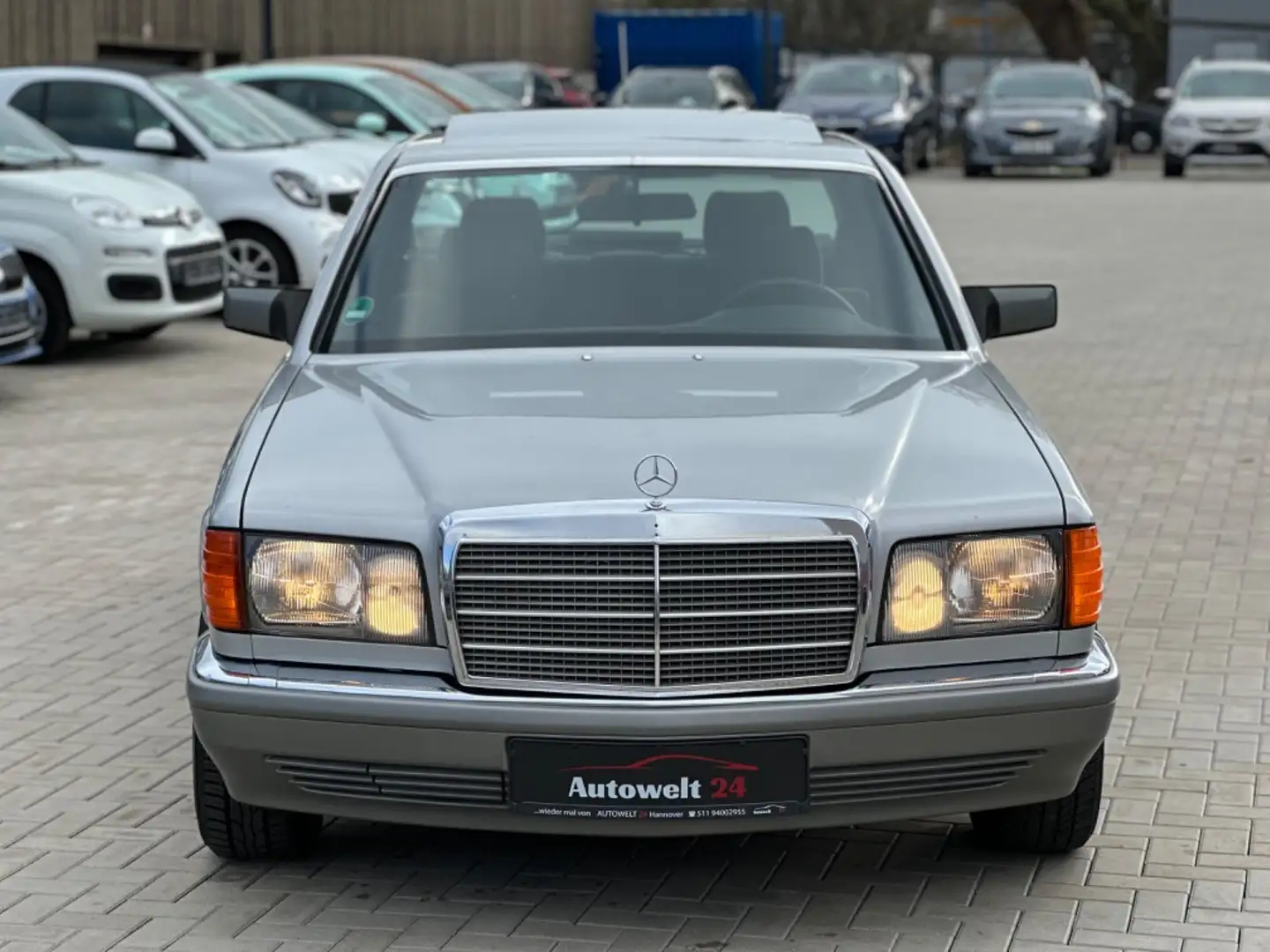 Mercedes-Benz 260 SE W126 srebrna - 2