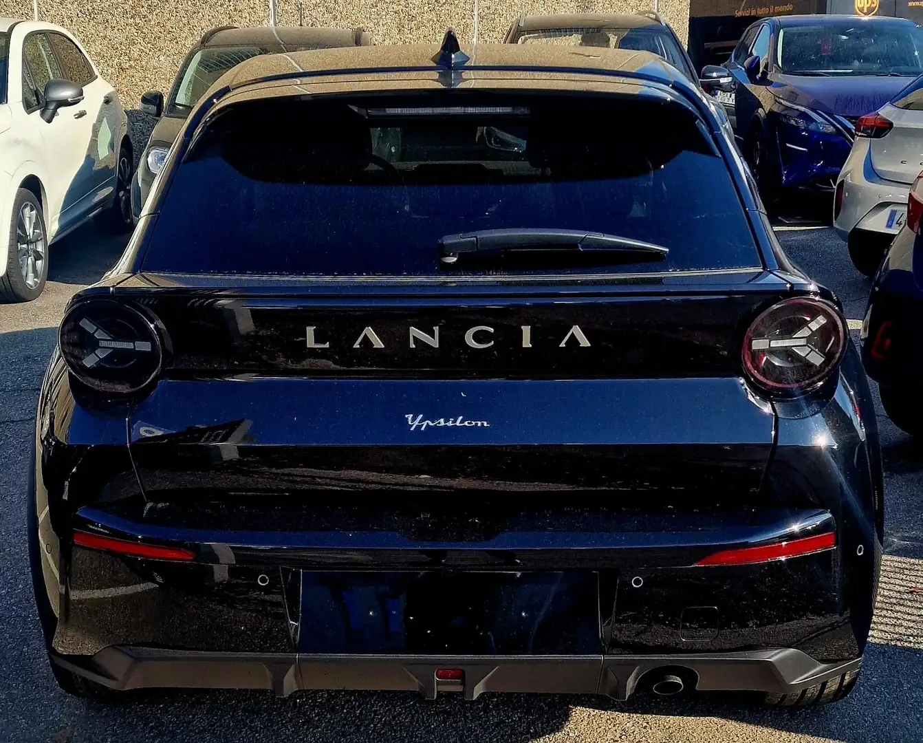 Lancia Ypsilon Ypsilon IV 2024 1.2 mhev LX 110cv e-dct Zwart - 2