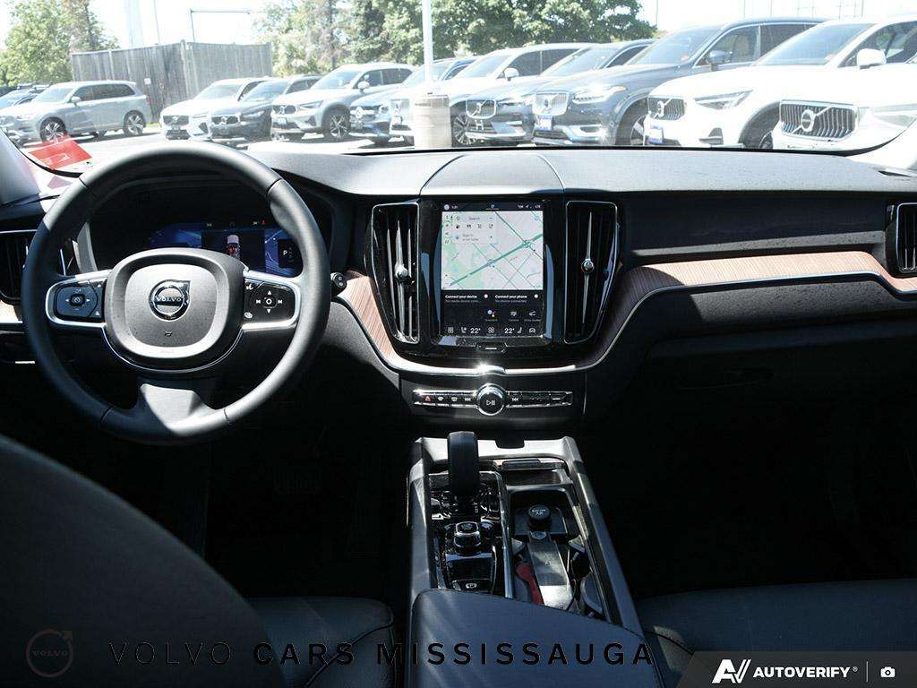 2024 Volvo XC60 Plus Dark Theme thumb 27