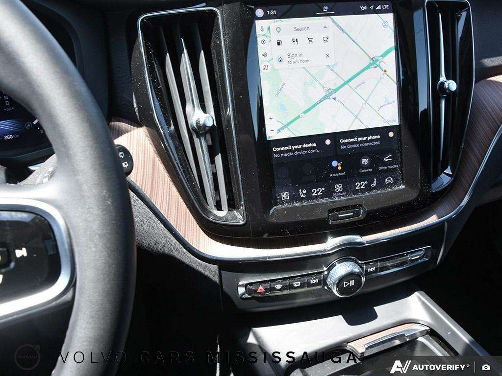 2024 Volvo XC60 Plus Dark Theme thumb 20