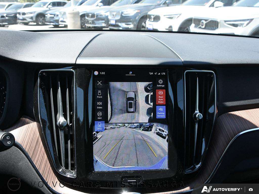 2024 Volvo XC60 Plus Dark Theme thumb 21