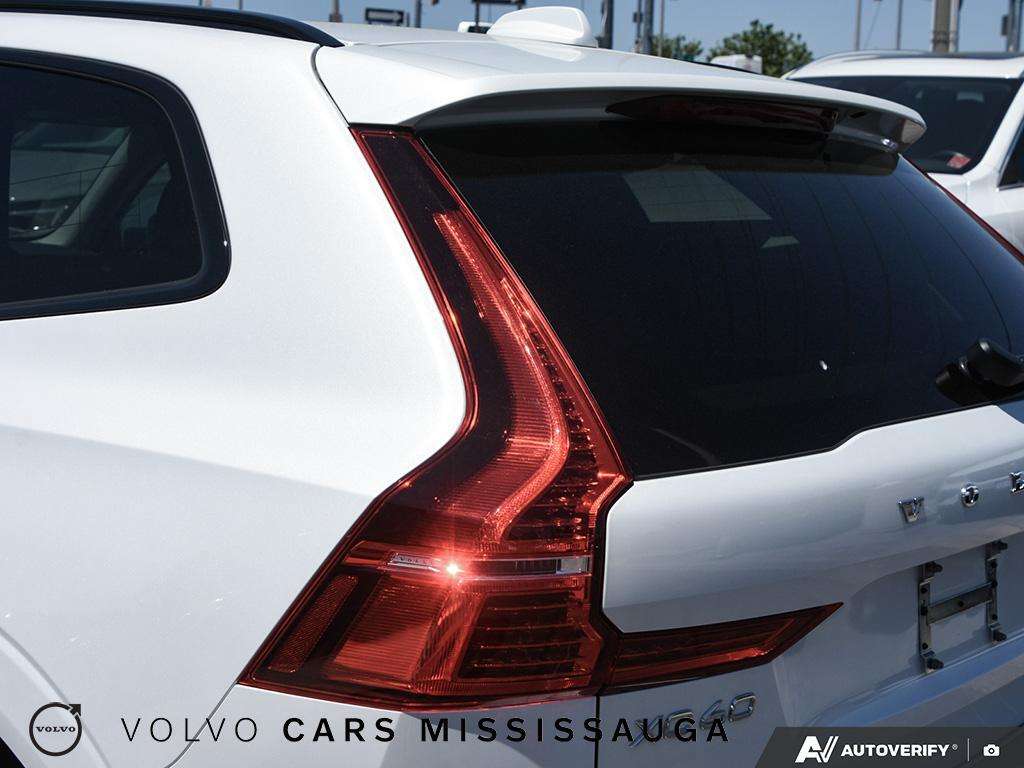 2024 Volvo XC60 Plus Dark Theme thumb 12