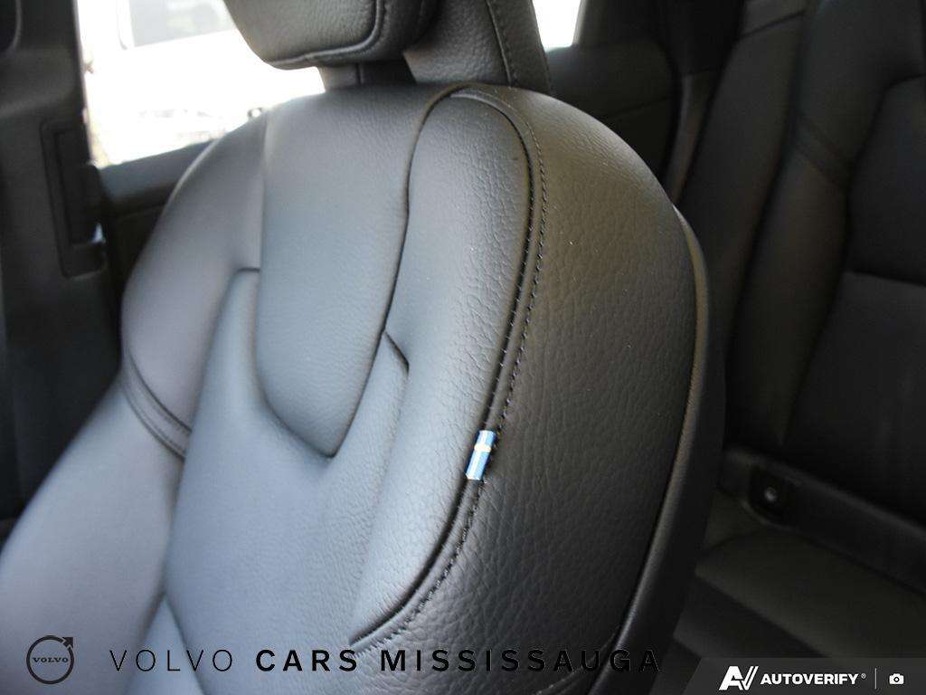 2024 Volvo XC60 Plus Dark Theme thumb 25