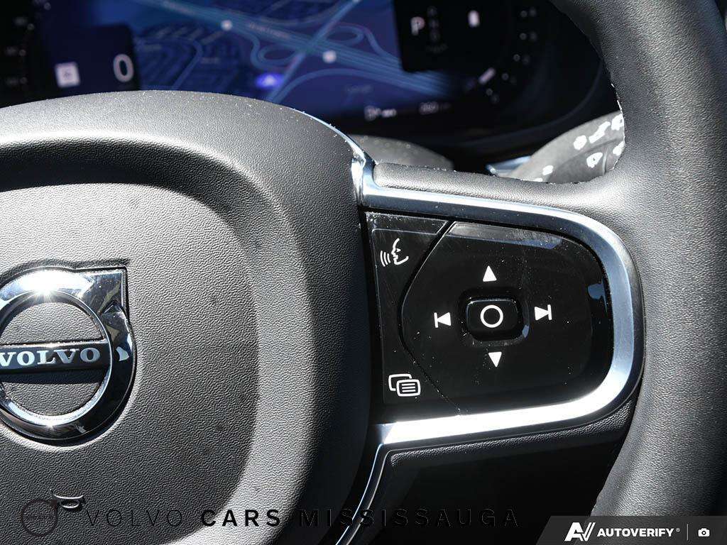 2024 Volvo XC60 Plus Dark Theme thumb 18