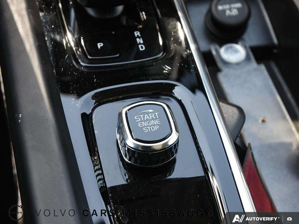2024 Volvo XC60 Plus Dark Theme thumb 23
