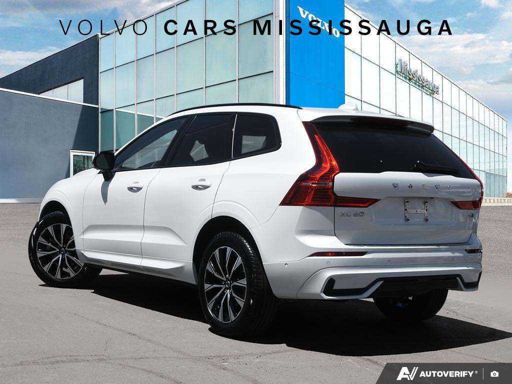 2024 Volvo XC60 Plus Dark Theme alt 4