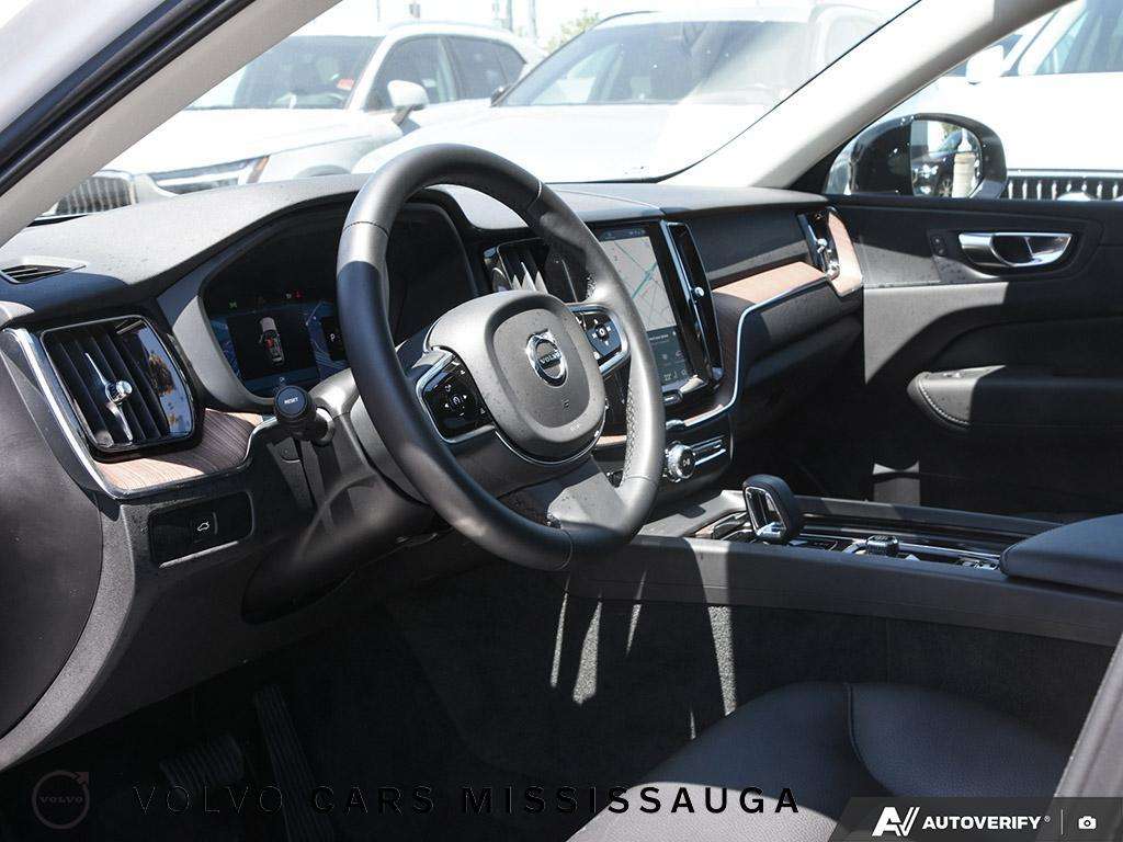2024 Volvo XC60 Plus Dark Theme thumb 13