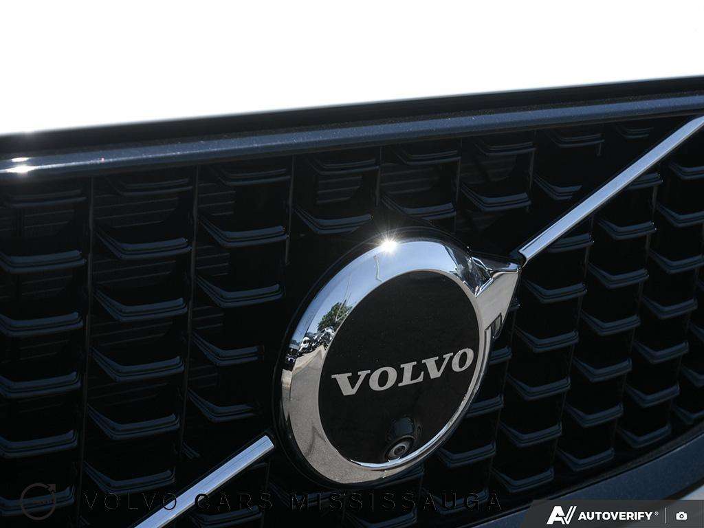 2024 Volvo XC60 Plus Dark Theme thumb 9