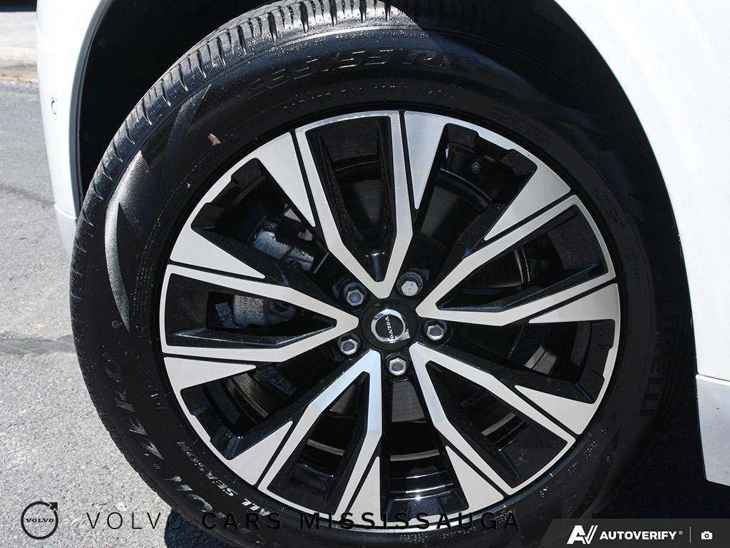2024 Volvo XC60 Plus Dark Theme thumb 6
