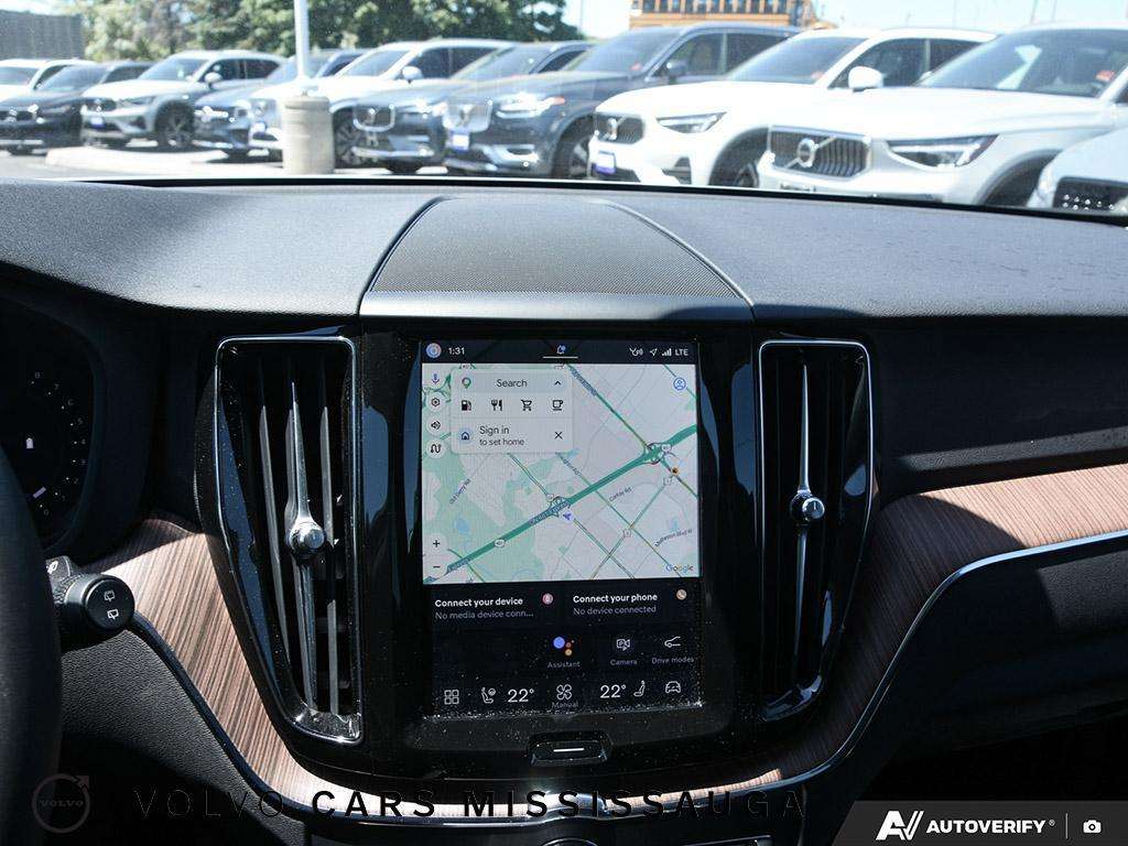 2024 Volvo XC60 Plus Dark Theme thumb 22