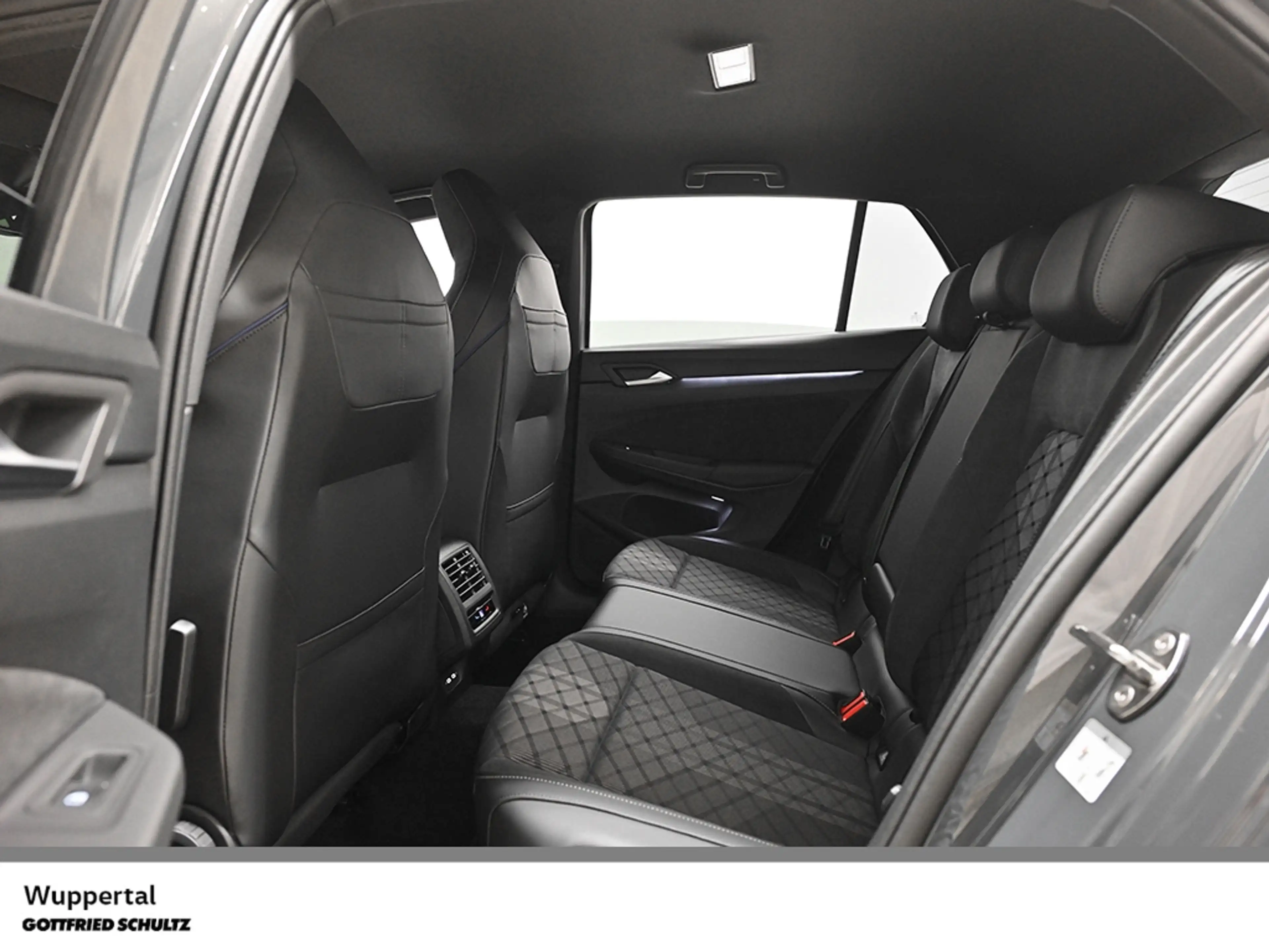 Volkswagen Golf R -Line 2.0 TDI DSG AHK NAVI KAMERA — photo 12