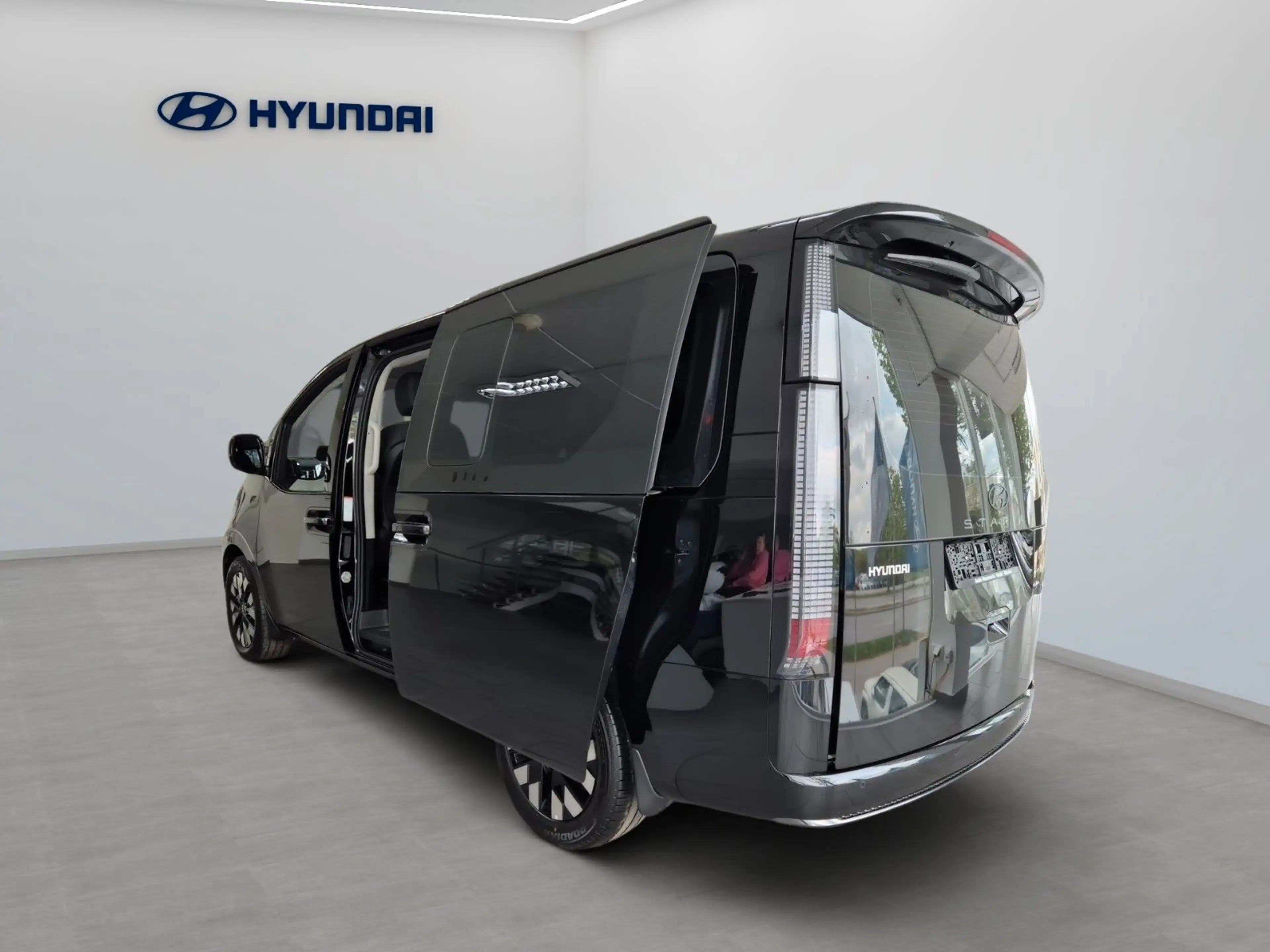 Hyundai STARIA Signature Hybrid*BOSE*SzBL*360*LEDER* — photo 4